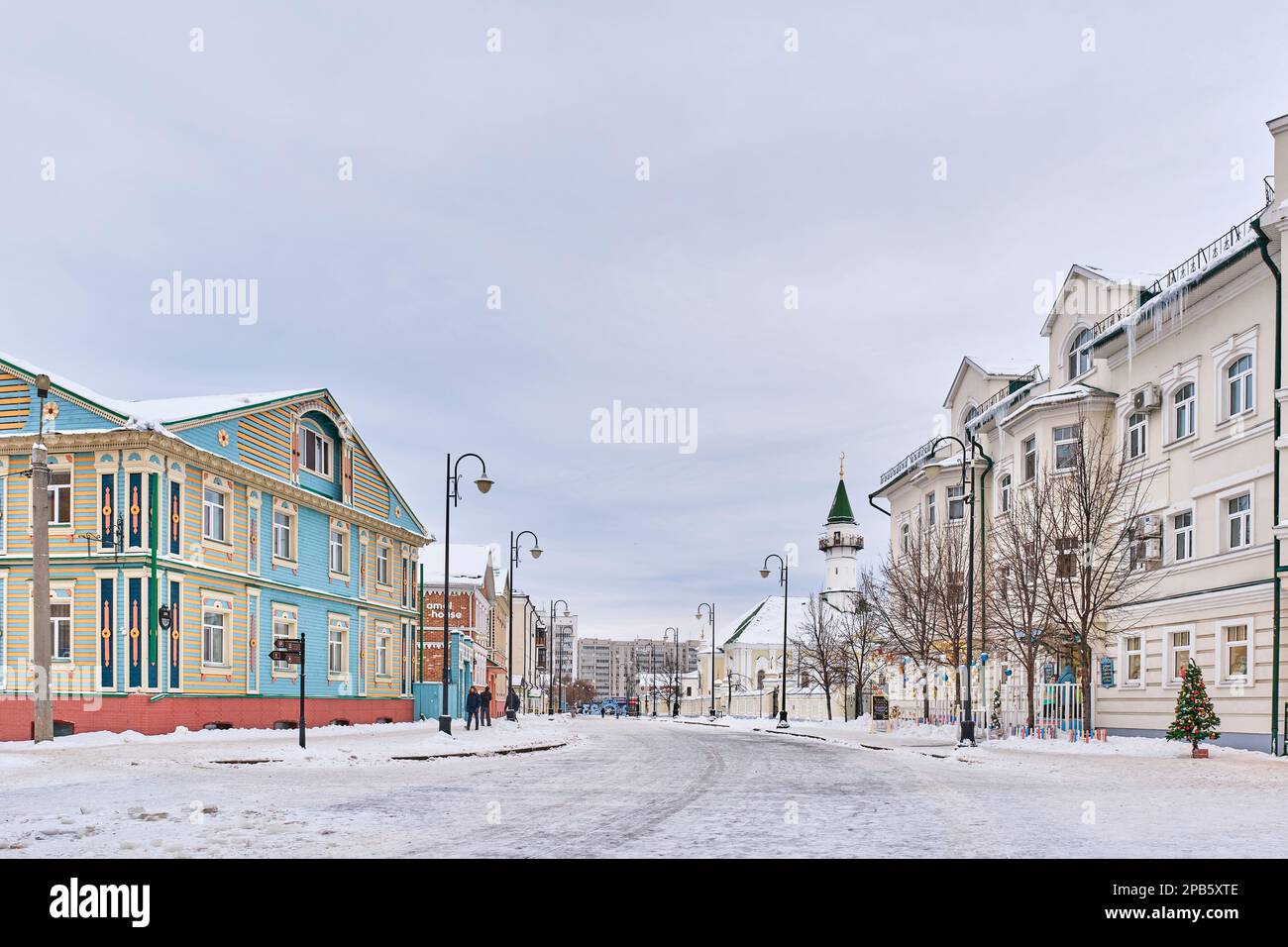 Kazan, Russie - 12 janvier 2023: Ancienne colonie de tatar, rue Kayum Nasyri. Paysage urbain d'hiver. Concept de voyage Banque D'Images