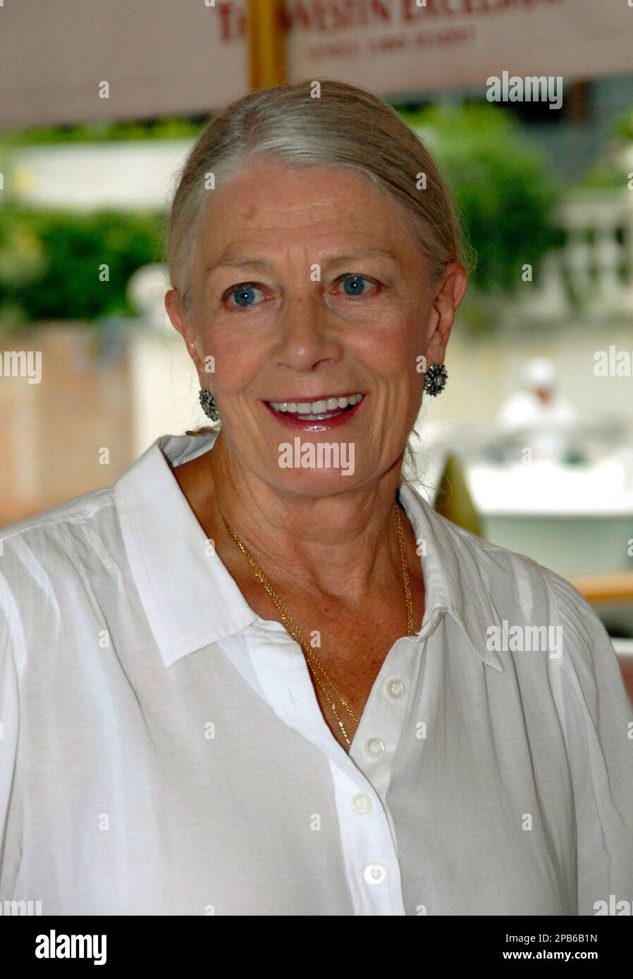 Actress Vanessa Redgrave attends the 64th edition of the Venice Film Festival in Venice, Italy, Thursday, Aug. 30, 2007, where her latest movie "Atonement" was presented. (AP Photo/Luigi Costantini) Banque D'Images