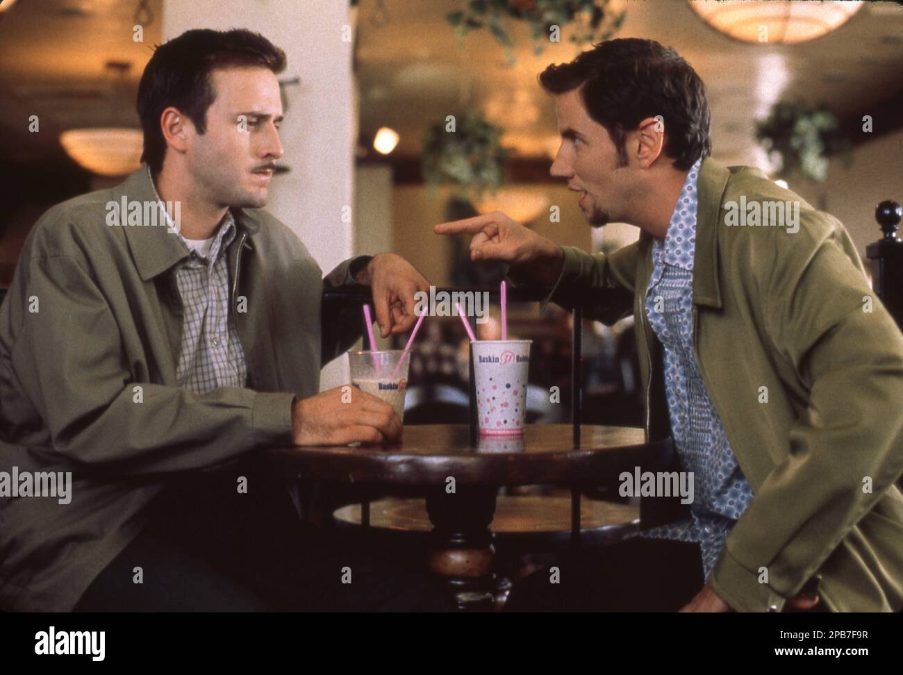 DAVID ARQUETTE et JAMIE KENNEDY dans SCREAM 2 (1997) réalisateur WES CRAVEN écrivain Kevin Williamson musique Marco Beltrami costume design Kathleen Detoro dimension films / Konrad Pictures / Craven - Maddalena films / Miramax / Maven Entertainment Banque D'Images