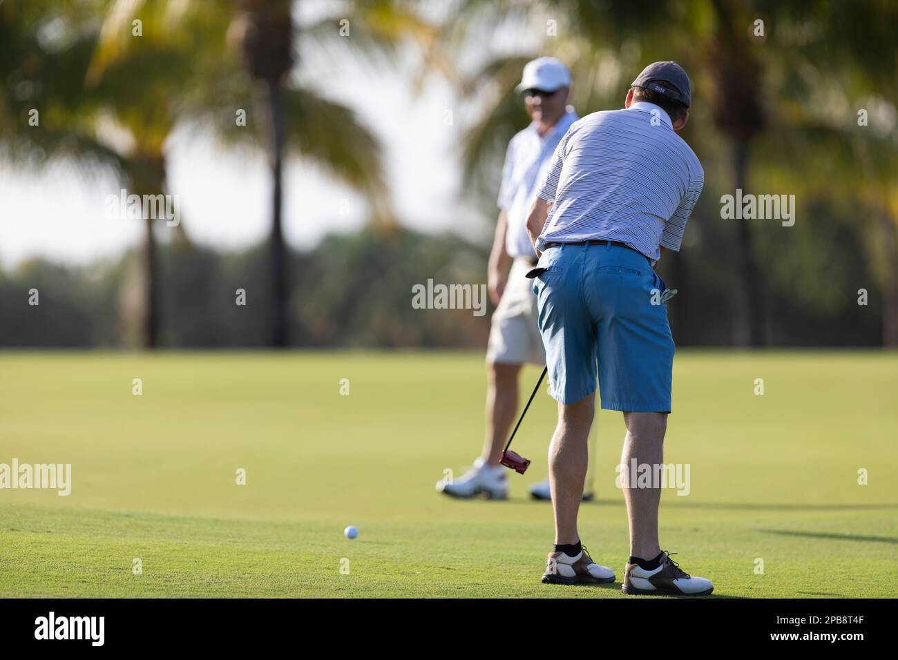 Hommes jouant au golf au parcours de golf de Trump National Doral, Miami, Floride, États-Unis Banque D'Images