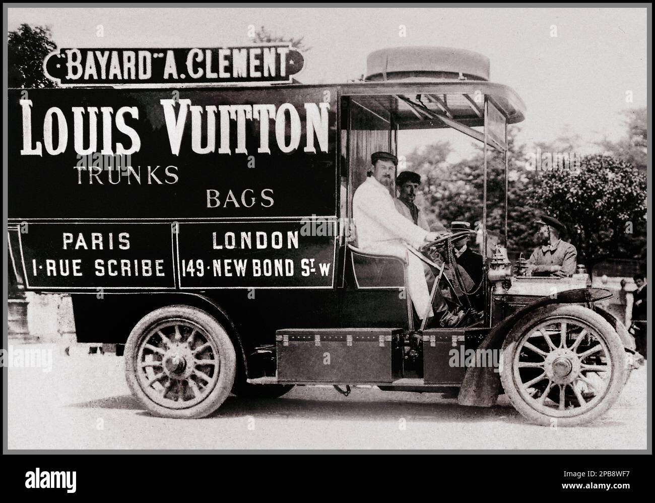 Vintage Louis Vuitton livraison de véhicule 1906 par les marchands BAYARD A CLÉMENT Paris Londres Luxe Voyages Trunks sacs Historique 1900s Français Paris France Banque D'Images