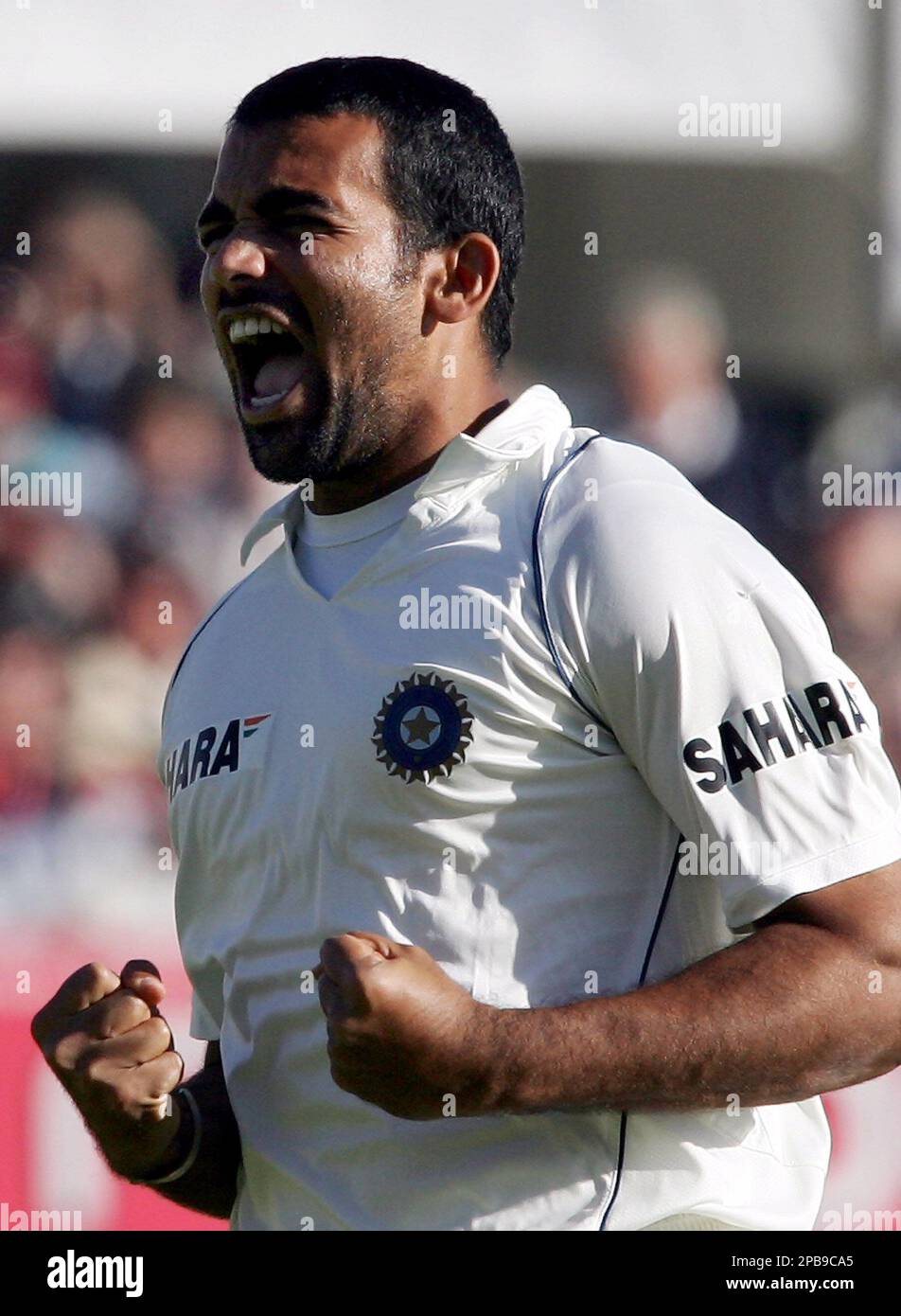 India's Zaheer Khan celebrates after claiming the wicket of England's Paul Collingwood, unseen, during the fourth day of the second Test cricket match at the Trent Bridge ground, Nottingham, England, Monday July 30, 2007. (AP Photo/Tom Hevezi) Banque D'Images