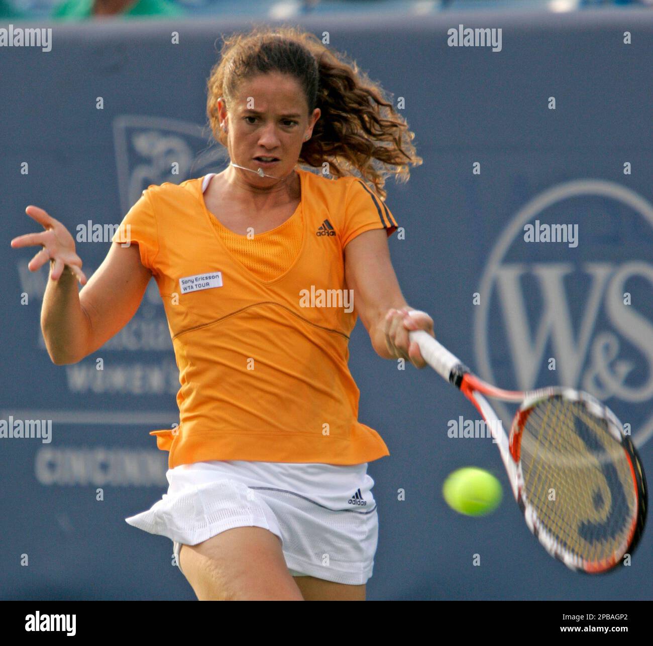 Patty Schnyder, from Switzerland, hits a forehand return during a match against Brenda Schultz-McCarthy, from the Netherlands, at the Western & Southern Financial Group Women's Open tennis tournament, Thursday, July 19, 2007, in Mason, Ohio. (AP Photo/Al Behrman) Banque D'Images