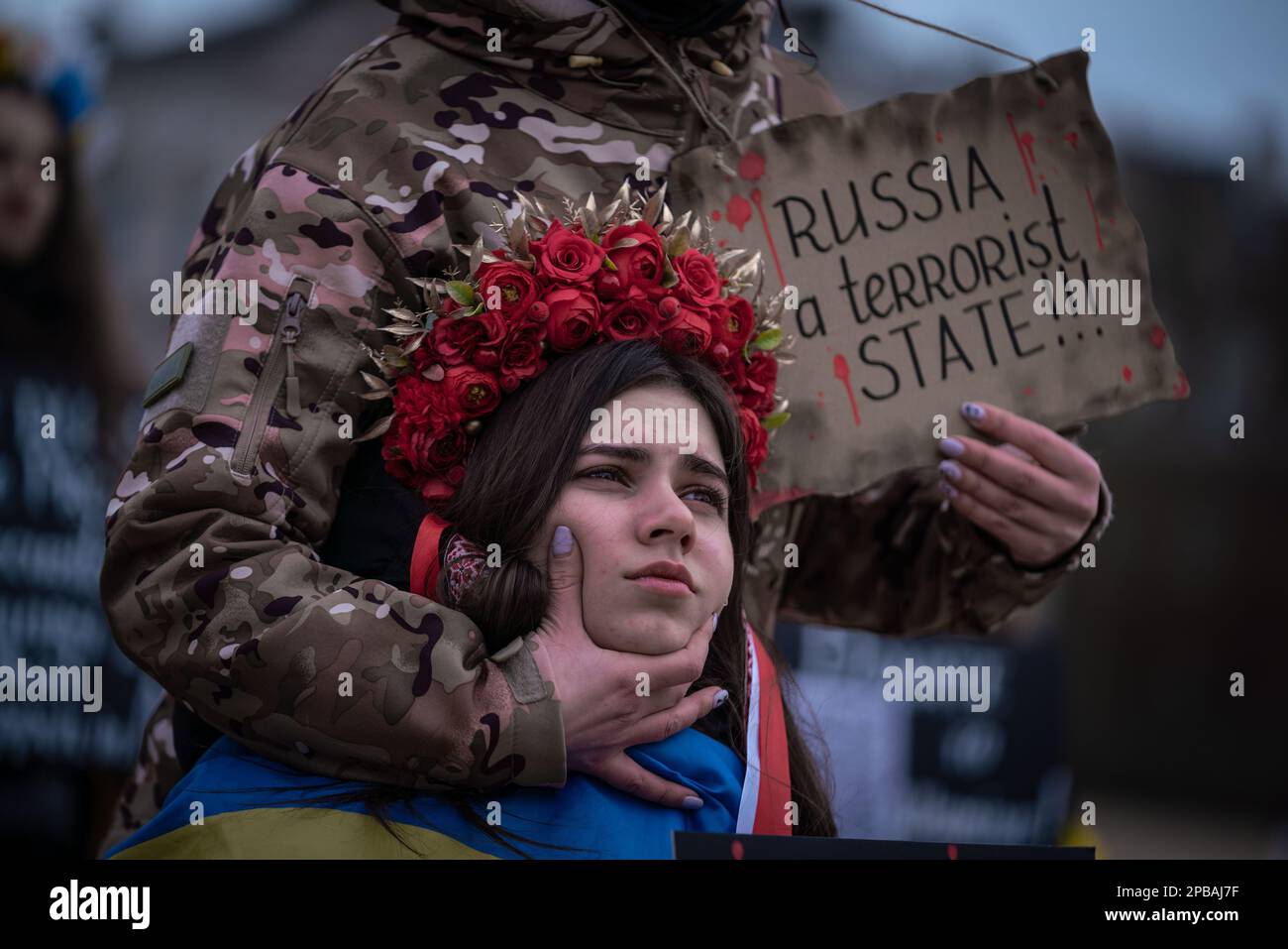 Londres, Royaume-Uni. 11th mars 2023. Des militants et des partisans britanniques-ukrainiens protestent à Westminster contre l'invasion russe en cours et les crimes de guerre en Ukraine. Dans une vidéo récente téléchargée sur Telegram, prétendument par des soldats russes, un prisonnier de guerre ukrainien, non armé, est abattu plusieurs fois par ses ravisseurs russes peu après avoir dit : « gloire à l'Ukraine ». Il tombe morts au sol. La vidéo a conduit à une enquête sur les crimes de guerre et, en Ukraine, à une bataille sur l'identité d'un homme salué comme un héros national et un symbole de résistance. Credit: Guy Corbishley/Alamy Live News Banque D'Images