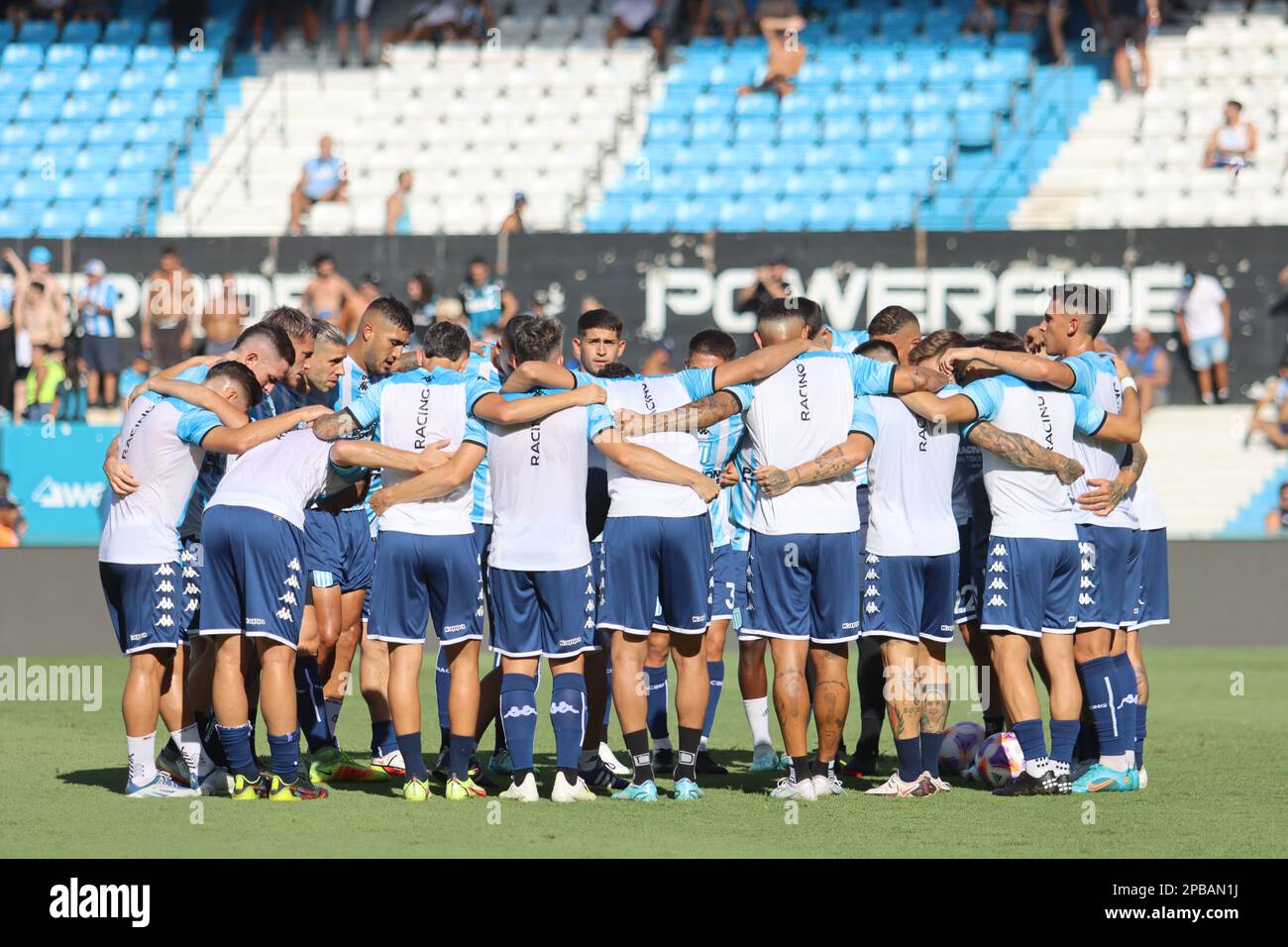 Avellaneda, Argentine, 12, mars 2023. Racing Club Team pré-match pendant le match entre Racing Club vs. Club Atletico Sarmiento, match 7, Professional Soccer League of Argentina 2023 (Liga Profesional de Futbol 2023 - Torneo Binance). Crédit: Fabideciria. Banque D'Images