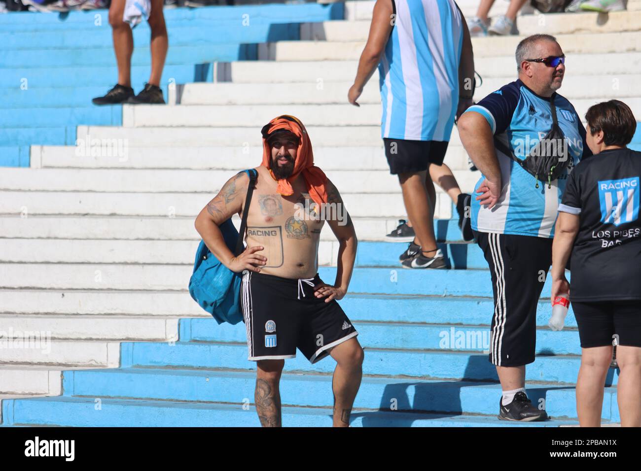 Avellaneda, Argentine, 12, mars 2023. Les fans ont soutenu la chaleur pendant le match entre Racing Club vs. Club Atletico Sarmiento, match 7, Professional Soccer League of Argentina 2023 (Liga Profesional de Futbol 2023 - Torneo Binance). Crédit: Fabideciria. Banque D'Images