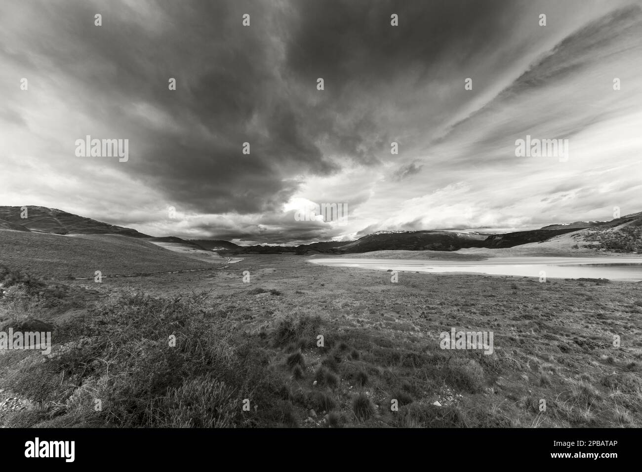 Nuages de tempête, vallée de Chacabuco BW, Patagonie Banque D'Images