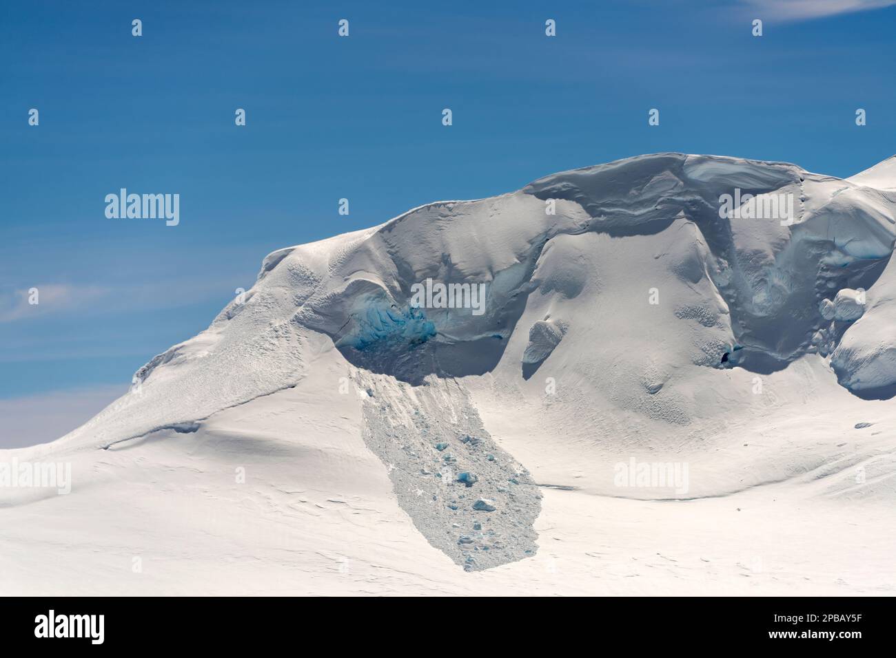 Petite avalanche dans la neige profonde, Parque Nacional Laguna San Raphael, Aysen, Chili Banque D'Images