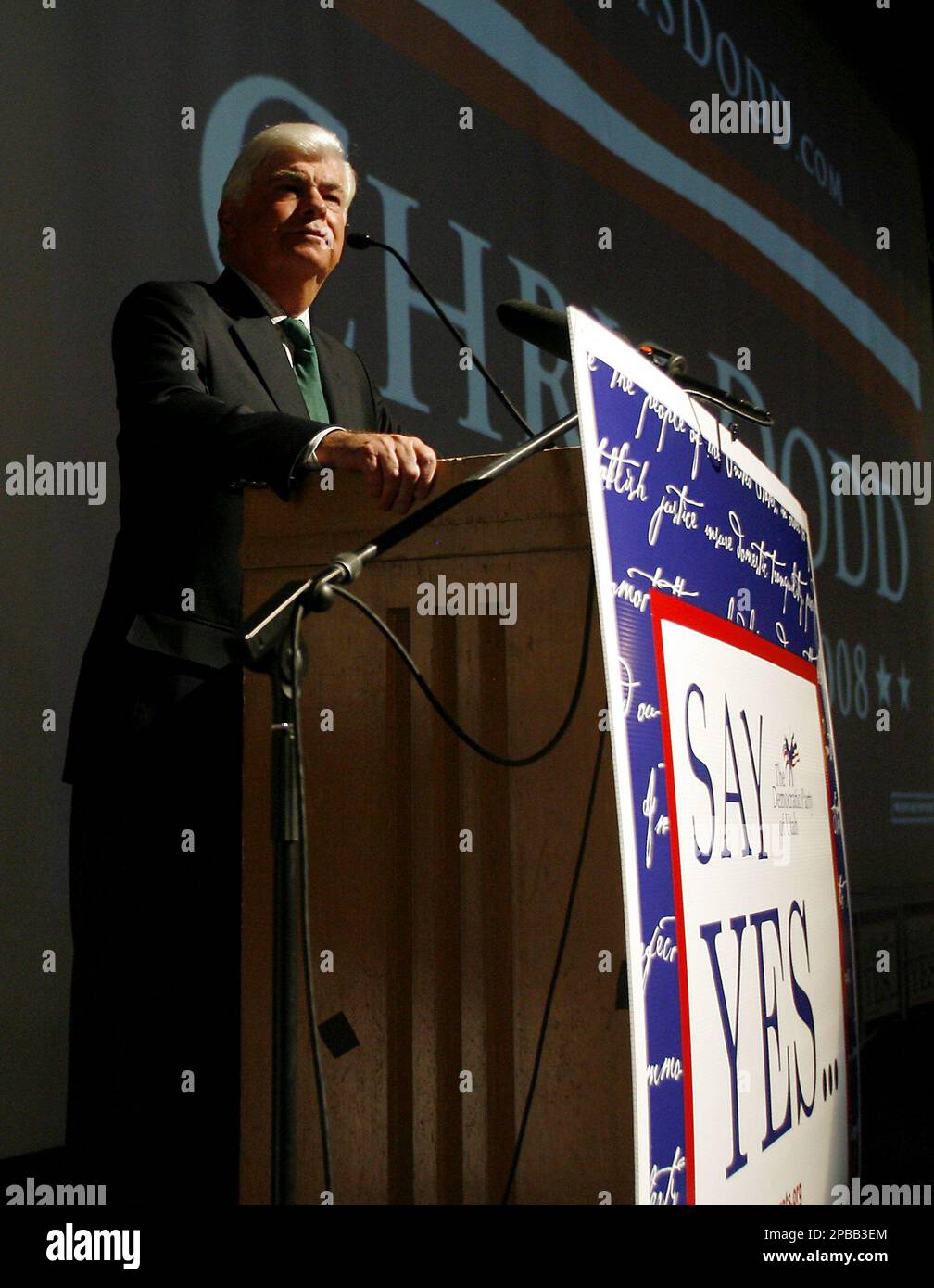 Democratic presidential hopeful U.S. Sen. Christopher Dodd, of Connecticut, speaks at the Utah Democrats convention, Saturday, July 14, 2007, in Salt Lake City. (AP Photo/Steve C. Wilson) Banque D'Images