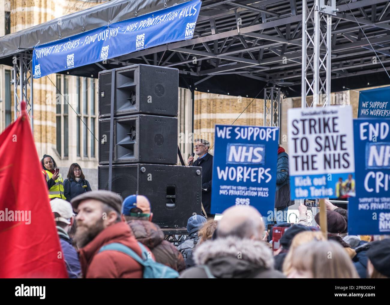Jeremy Corbyn prononce un discours de ralliement lors de la manifestation du NHS à Whitehall, dans le centre de Londres, le 11th mars 2023. Manifestation de Londres, Angleterre, Royaume-Uni. Banque D'Images