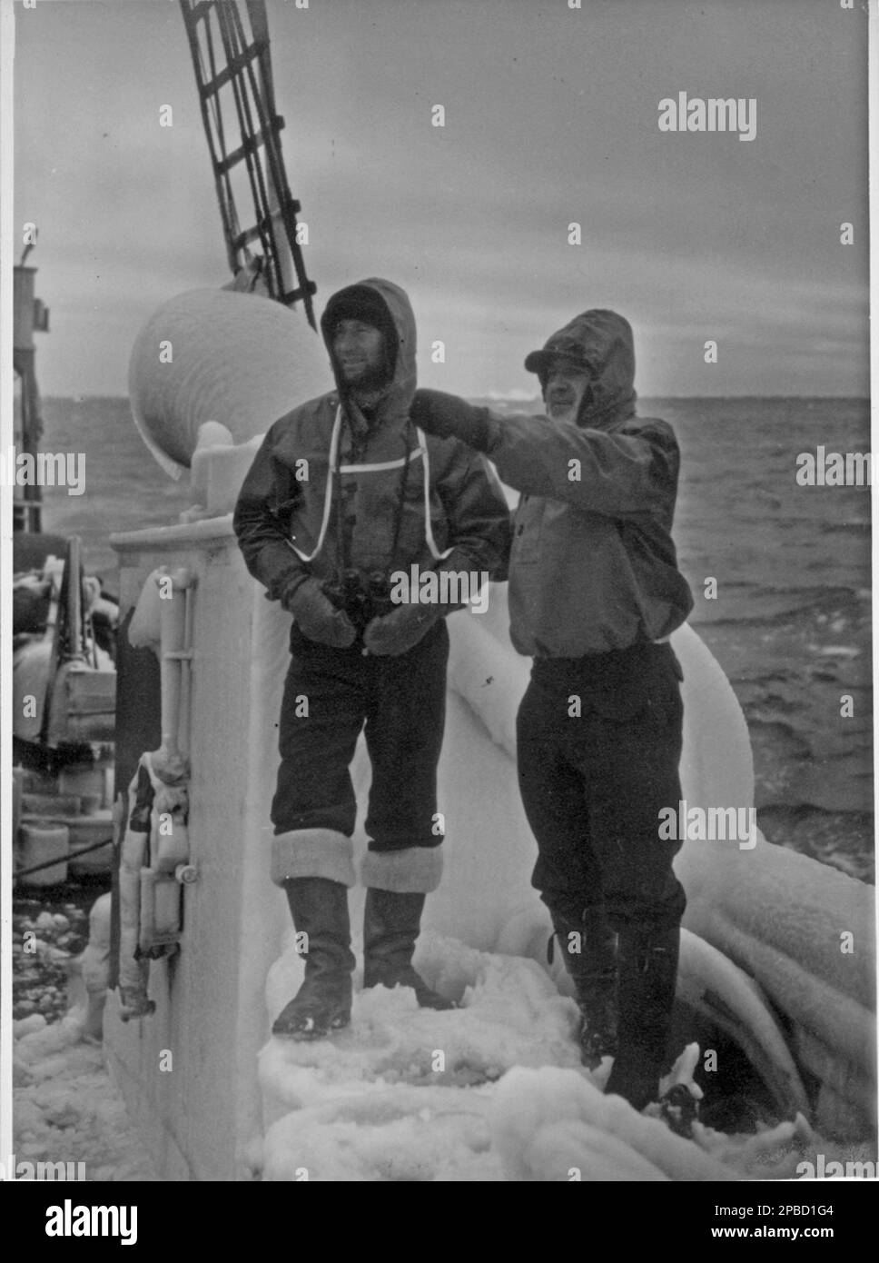 William Frank Cook à bord du HMAS Wyatt EARP à l'approche de l'Antarctique, 1947 Banque D'Images