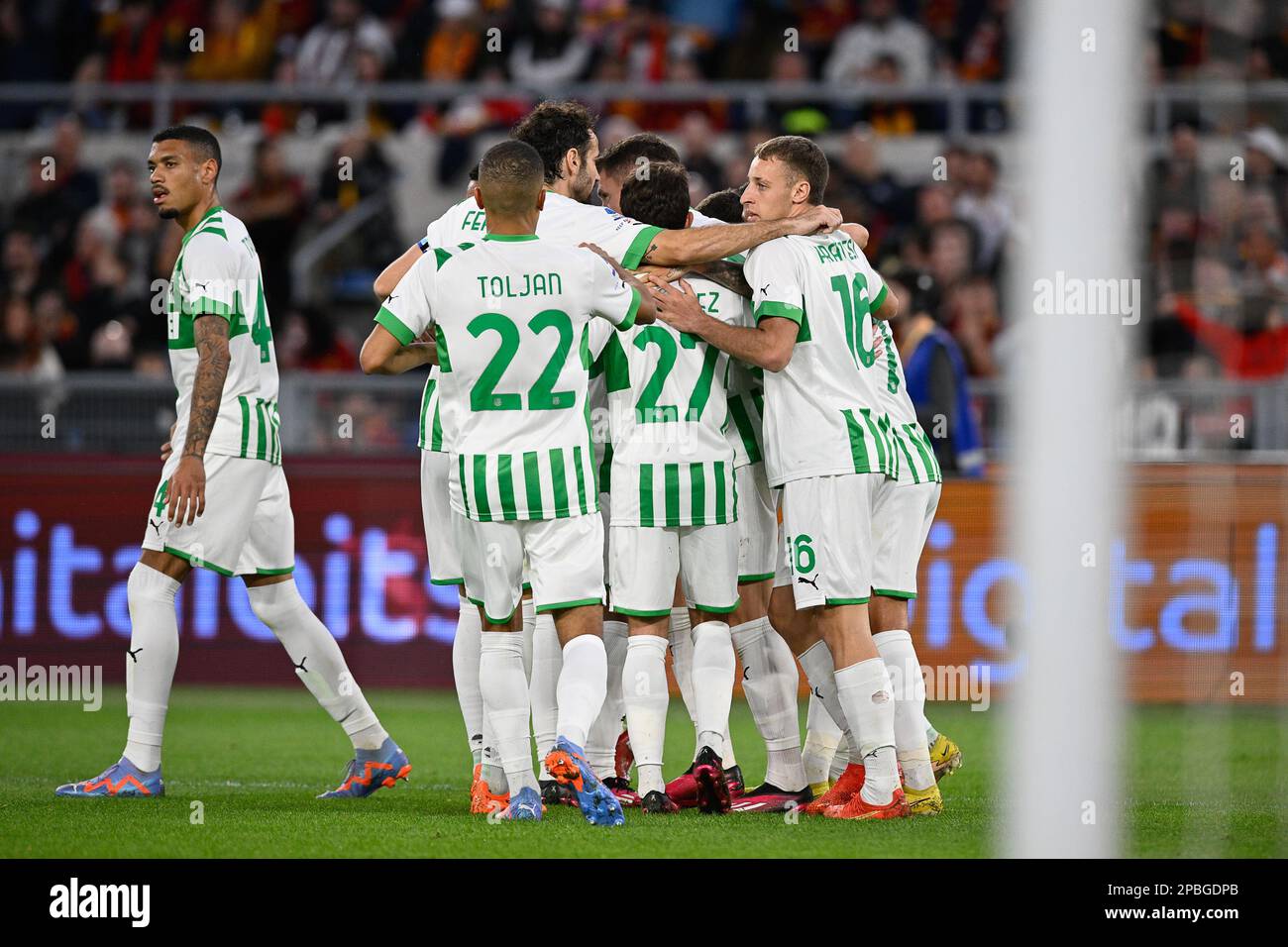 Les joueurs de Sassuolo jubilate après avoir marqué le but 0-2 dans la minute 18th pendant le match de football, Stadio Olimpico, Roma v Sassuolo, 11 mars 2023 (photo par AllShotLive/Sipa USA) Credit: SIPA USA/Alay Live News Banque D'Images