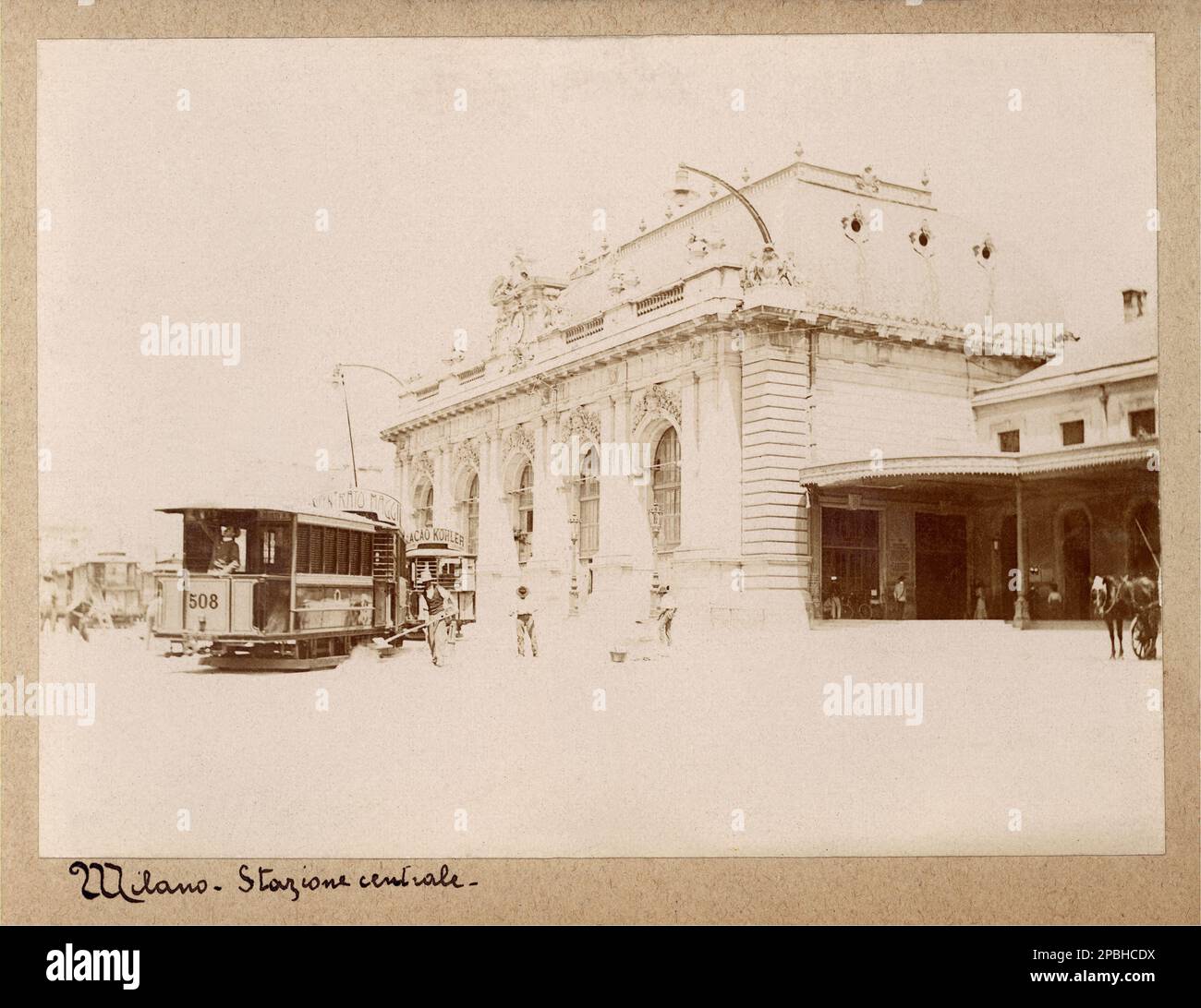 1900 CA , MILAN, ITALIE : la GARE CENTRALE (la gare de Cenral) , par l'architecte BOUCHOT - TRAM - TRENO - FS - FERROVIE - stazione ferroviaria - Architettura - architecture - ITALIA - FOTO STORICHE - HISTOIRE - GEOGRAFIA - GÉOGRAPHIE - MILAN - - - - - - - ---- Archivio GBB Banque D'Images