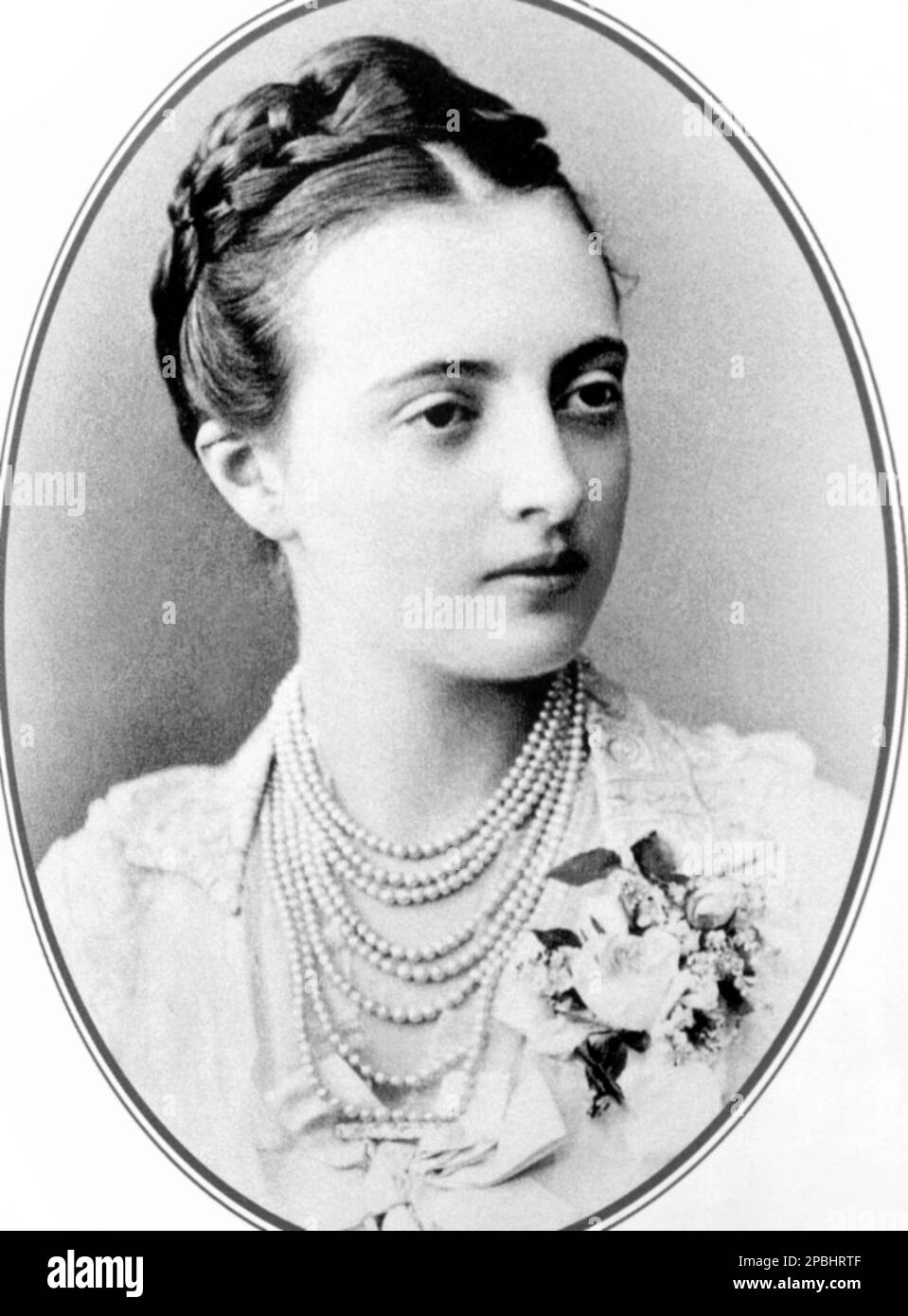 1900 ca : le russe son Altesse impériale Grande Duchesse ANASTASIA MIKHAILOVNA ROMANOV (Anastasija Michajlovna Romanova , 1860 - 1922 ), était une fille du Grand-Duc Michael Nicolaievich de Russie ( 1832 - 1909 ) et de la Grande Duchesse Olga Feodorovna (née Princesse Cecilie de Baden ); Elle épousa le Grand-Duc Friedrich Franz III de Mecklembourg-Schwerin ( 1851 - 1897 ) . Femme indépendante, non conventionnelle et à volonté forte, sa vie n’a pas été aussi étrange que les scandales. Avait 3 fils: Alexandrine (1879–1952) épousa le roi Christian X du Danemark (avait deux fils), le prince Friedrich Franz IV (1882–1945) épousa Prin Banque D'Images