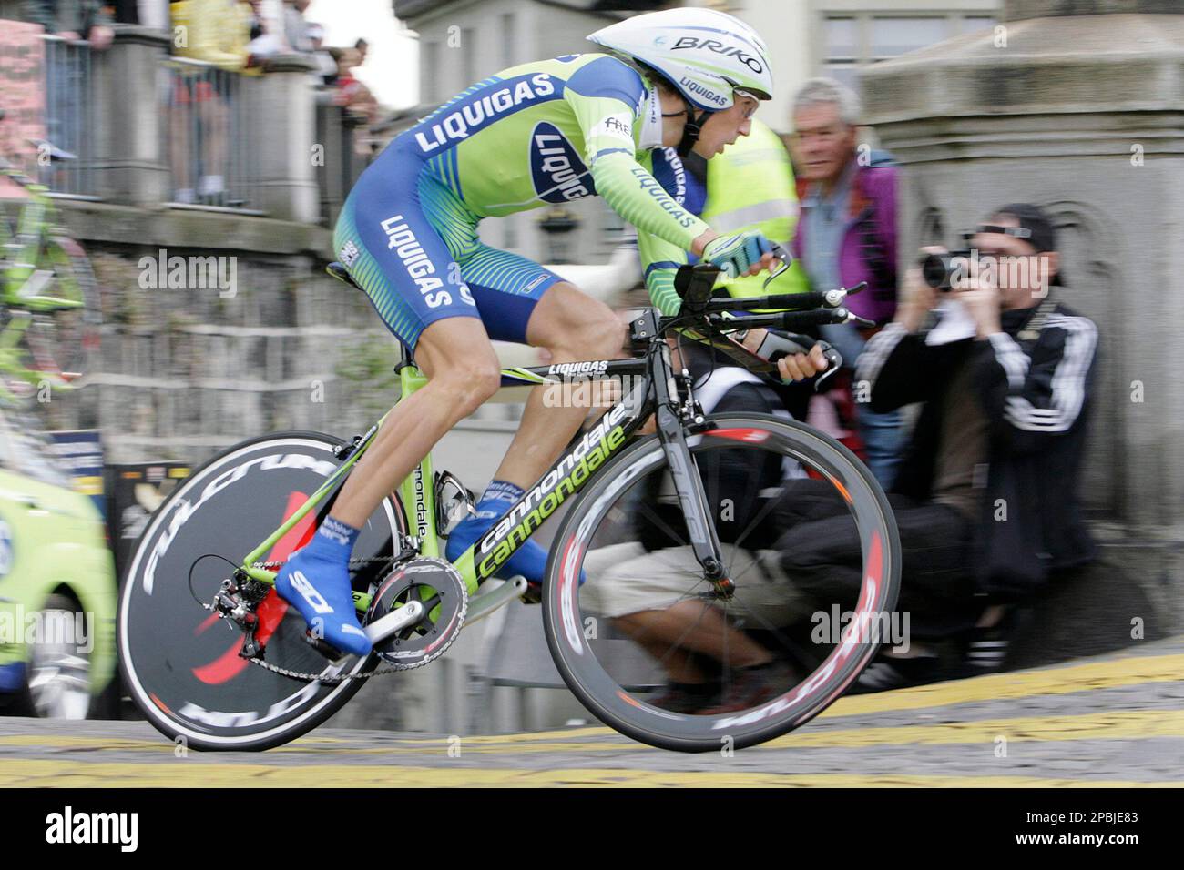 Liquigas team member, Roman Kreuziger from Czech Republic, is on his way to take the 2nd place of the prologue, a 3,5 km race against the clock, at the 61st Tour de Romandie UCI Protour cycling race, in Fribourg, Switzerland, Tuesday, May 1, 2007. (KEYSTONE/Salvatore Di Nolfi) Banque D'Images