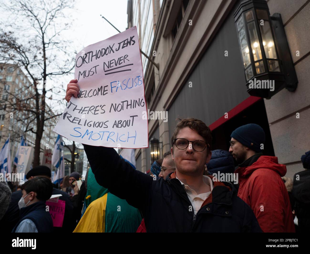 12 mars 2023, Washington, District de Columbia, Etats-Unis: Des partisans de la démocratie israélienne se sont réunis pour protester IsraelÃs contre la comparution du ministre de la Défense et des Finances, Bezalel Smotrich, lors du gala des obligations israéliennes à Washington, DC, et les actions entreprises par le gouvernement israélien en vue de l'annexion complète de la Cisjordanie. Le rassemblement a été organisé par un groupe appelé UnXeptable - Saving the Israeli Democracy. (Credit image: © Sue Dorfman/ZUMA Press Wire) USAGE ÉDITORIAL SEULEMENT! Non destiné À un usage commercial ! Banque D'Images