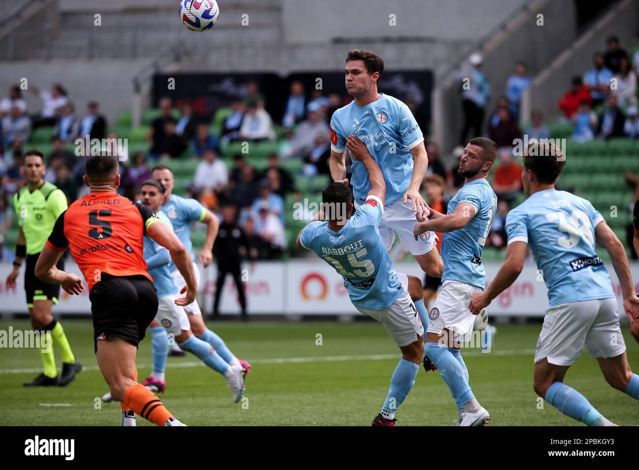 Melbourne, Australie, 12 mars 2023. Curtis Good of Melbourne City FC dirige le ballon lors du match De football masculin A-League entre Melbourne City et Brisbane Roar à l'AAMI Park on 12 mars 2022 à Melbourne, en Australie. Crédit : Dave Helison/Alamy Live News Banque D'Images