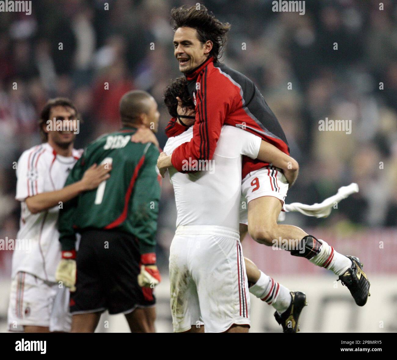 AC Milan's Filippo Inzaghi, right, jumps on his teammate Alessandro Nesta at the end of the second leg quarterfinal soccer match of the Champions League against AC Milan at the Allianz Arena stadium in Munich, southern Germany, Wednesday, April 11, 2007. Milan won 2-0 and advances to the semifinals. At left is Paolo Maldini and goalie Dida of Brazil. (AP Photo/Luca Bruno) Banque D'Images