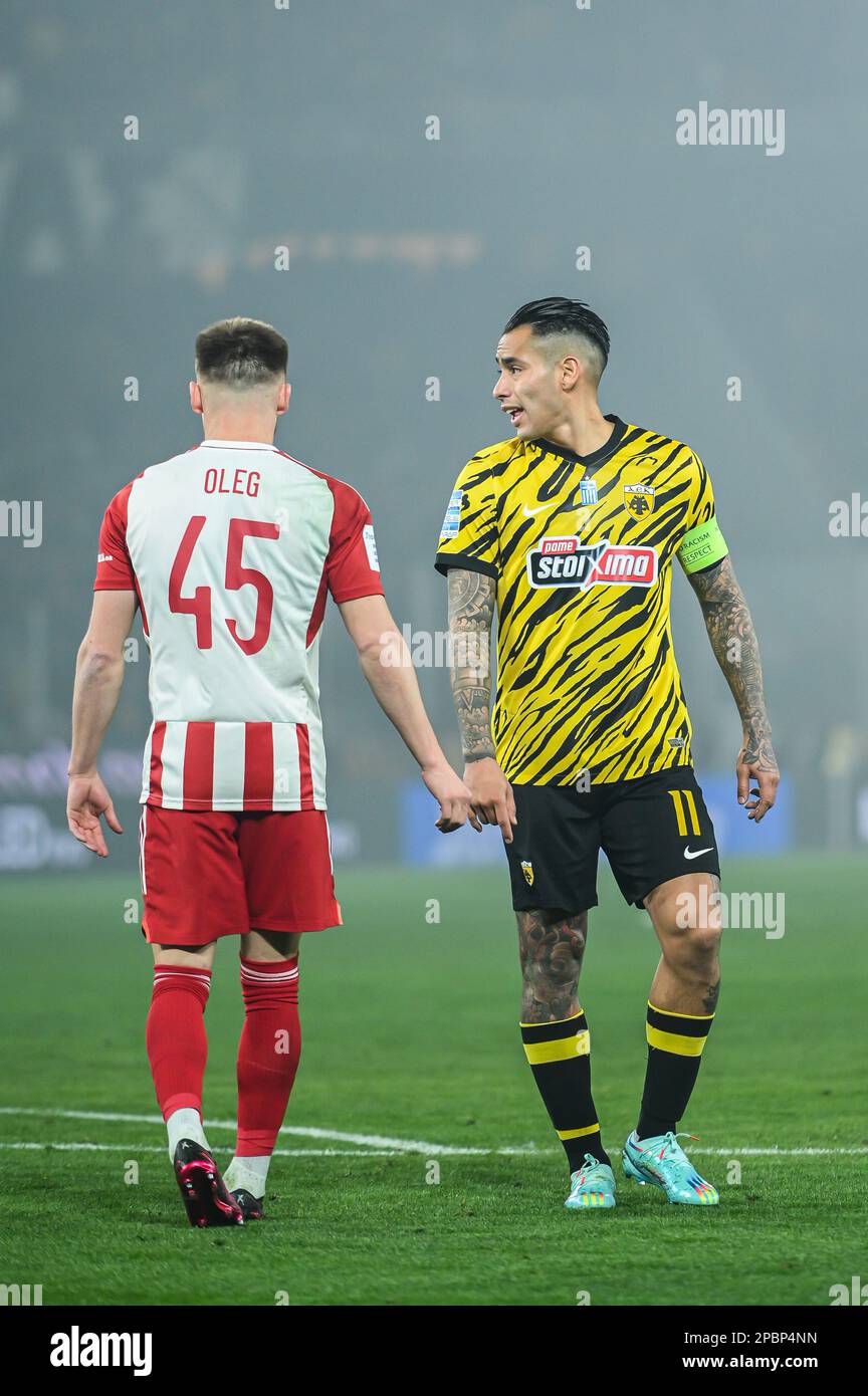 Athènes, Lombardie, Grèce. 12th mars 2023. 11 SERGIO ARAUJO de la FC AEK avec 45 OLEG REABCIUK de la FC Olympiacos lors de la Super League grecque, le jour de match 26, match entre la FC AEK et la FC Olympiacos à l'arène OPAP sur 12 mars 2023, à Athènes, en Grèce. (Credit image: © Stefanos Kyriazis/ZUMA Press Wire) USAGE ÉDITORIAL SEULEMENT! Non destiné À un usage commercial ! Banque D'Images