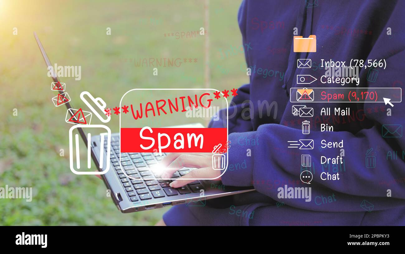 Le concept de virus de messagerie et d'ordinateur. Passez en revue les concepts de sécurité Internet, de spam et d'e-marketing à l'écran. Messages d'avertissement de courrier indésirable. Banque D'Images