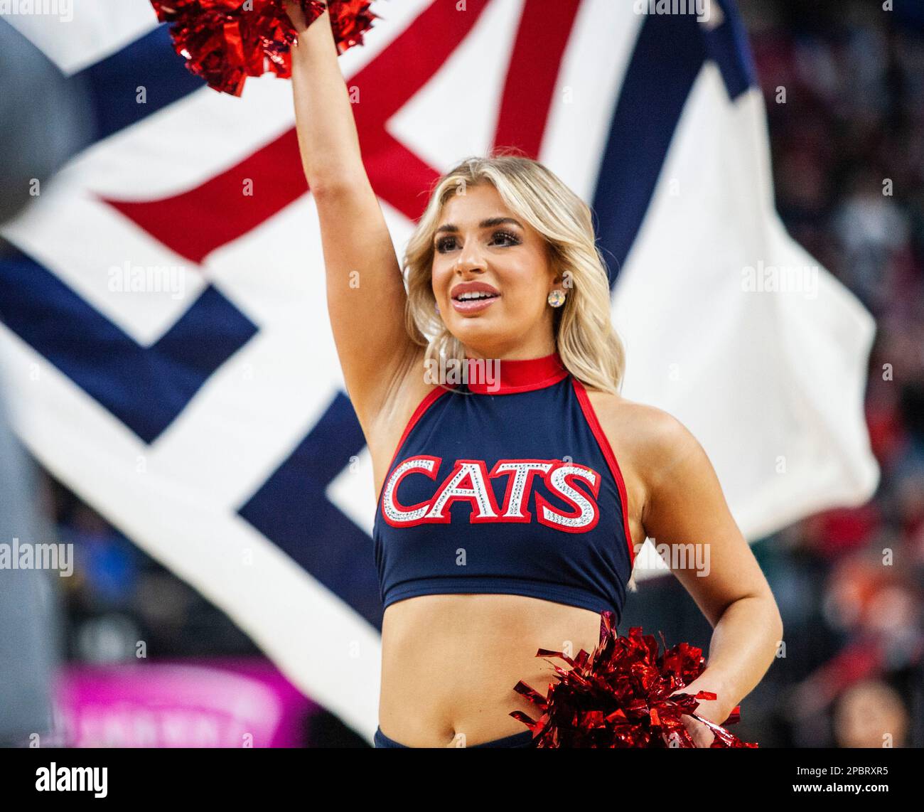 11 mars 2023 Las Vegas, Nevada, États-Unis Arizona Wildcats Cheerleaders pendant le championnat de basket-ball NCAA Pac 12 pour hommes entre Arizona Wildcats et les Bruins UCLA. L'Arizona a battu UCLA 61-59 pour le championnat PAC 12 à T Mobile Arena Las Vegas, NV. Thurman James/CSM Banque D'Images