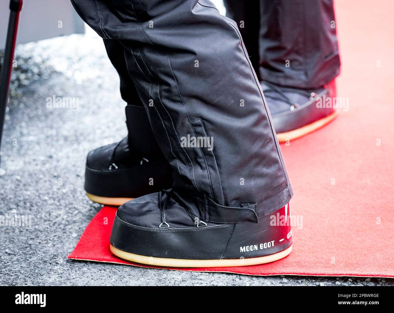 Oslo 20230312.King Harald et Queen Sonja arrivent à la coupe du monde de l'air brut en sautant pour les femmes au Holmenkollen ski Festival 2023 à Oslo. Moon botte les bottes du couple royal. Photo: Lise Aaserud / NTB Banque D'Images