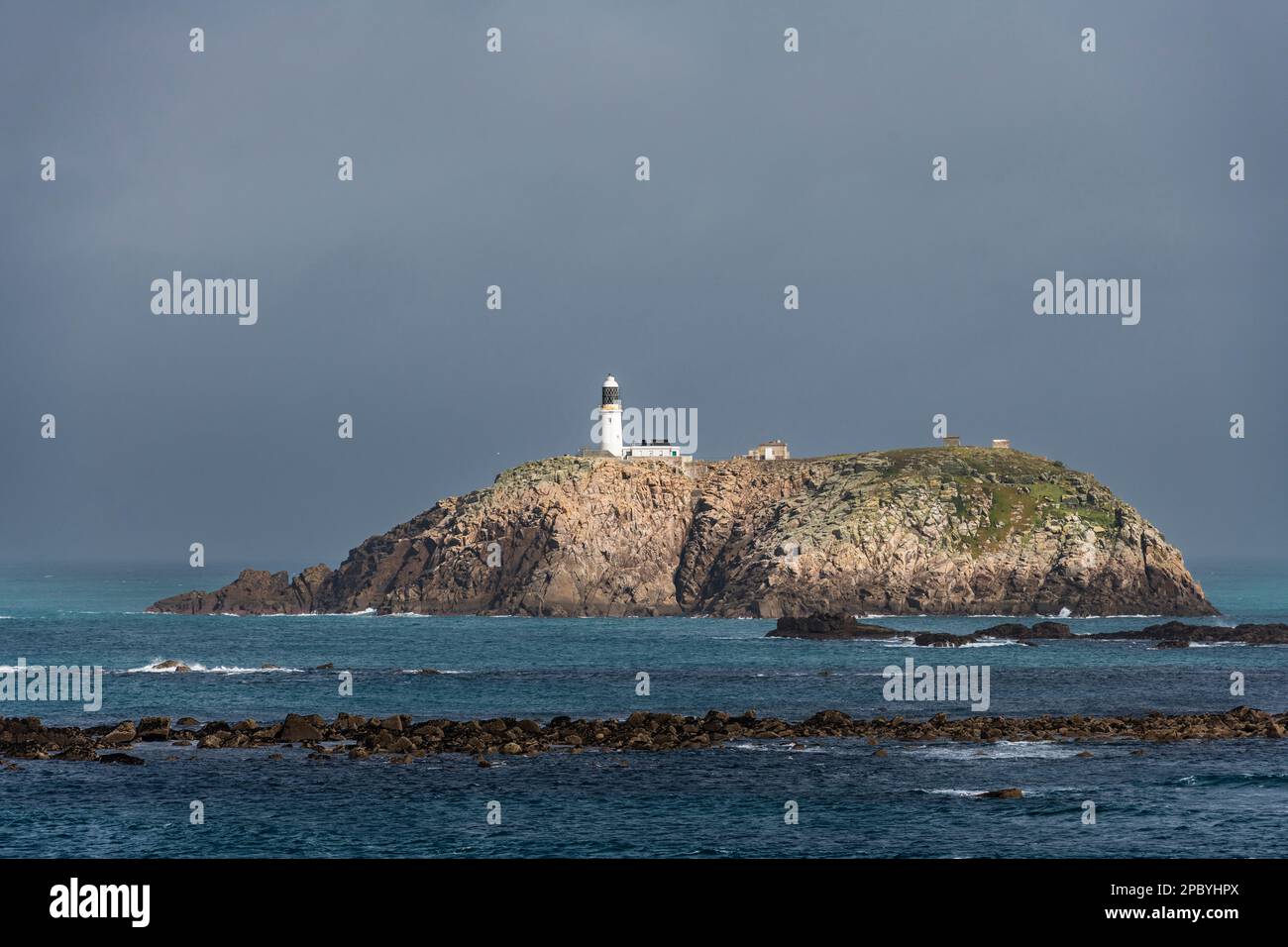 Le phare de Round Island, près de Tresco dans les îles de Scilly, Cornouailles, Royaume-Uni Banque D'Images