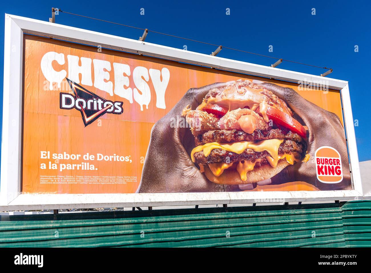 Palissade publicitaire Burger King, Avenue Ntra. SRA. Del Carmen, Corralejo, Fuerteventura, Îles Canaries, Royaume d'Espagne Banque D'Images