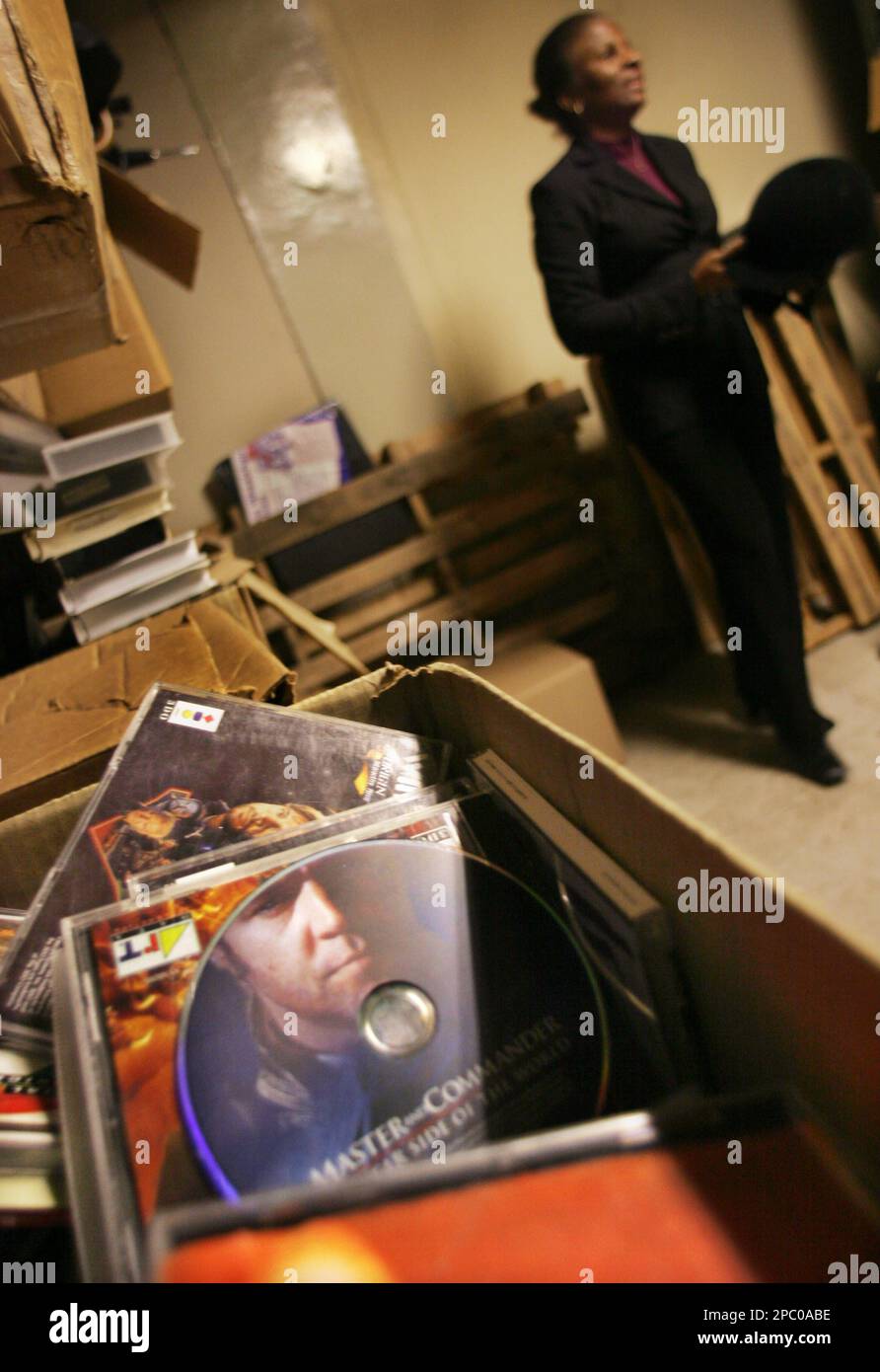A box of recovered CD's and DVD's is shown as Eulette Stewart-Graham, station supervisor of MTA New York City Transit's lost property unit, tours the agency's main storage area for lost items in New York, Jan. 12, 2007. (AP Photo/Bebeto Matthews) Banque D'Images