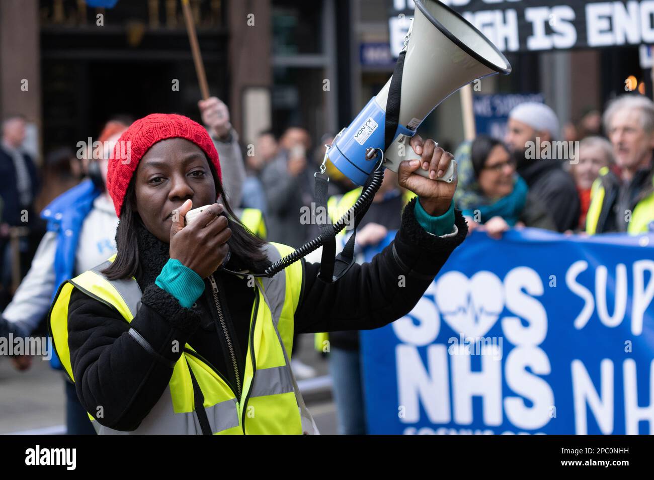 Londres, Royaume-Uni. 11 mars 2023. Le personnel et les partisans du National Health Service (NHS) passent par le centre de Londres en exigeant de meilleurs salaires et de meilleures conditions et un Banque D'Images Londres, Royaume-Uni. 11 mars 2023. Le personnel et les partisans du National Health Service (NHS) passent par le centre de Londres en exigeant de meilleurs salaires et de meilleures conditions et un Banque D'Images