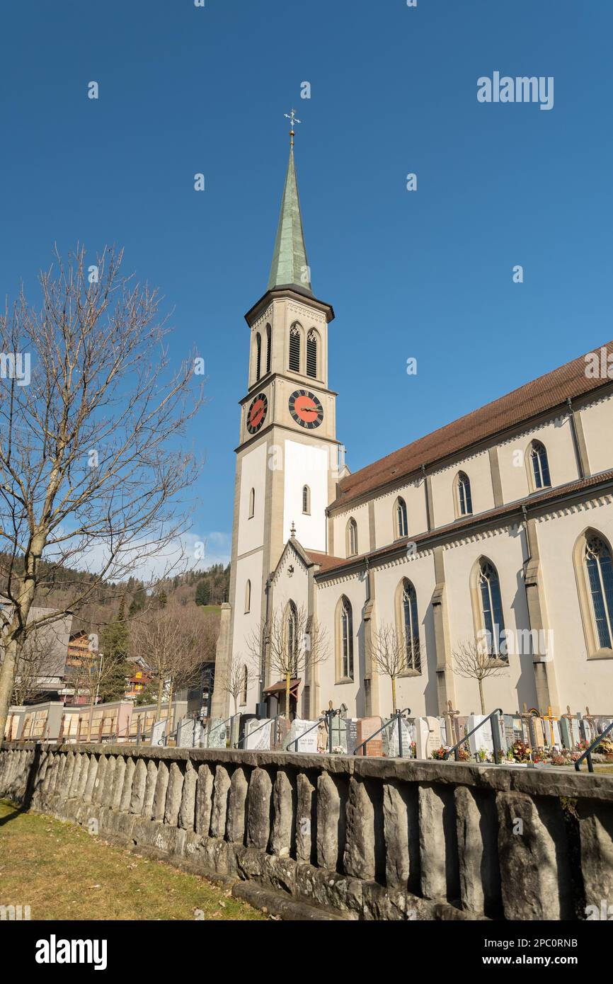 Unteraegeri, Suisse, 20 février 2023 belle et historique église catholique dans le centre-ville Banque D'Images