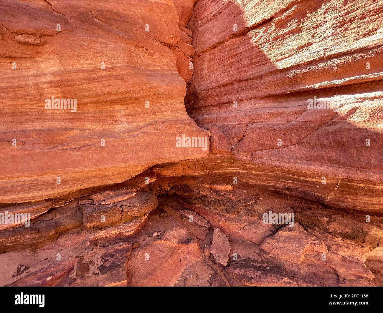Pierres et textures du Red Salam Canyon, Égypte. Banque D'Images