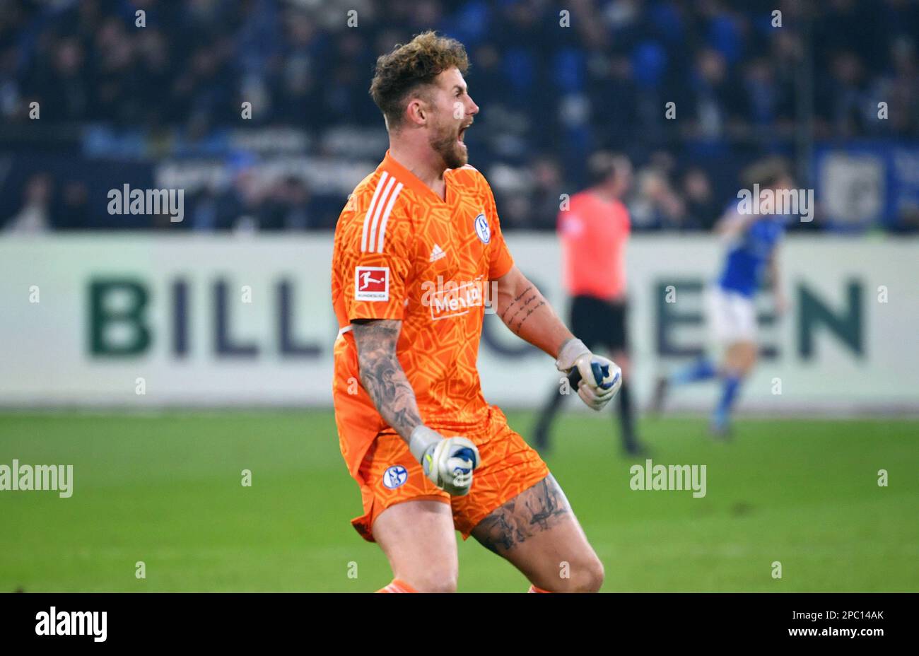 Bundesliga, Veltins Arena, FC Schalke 04 contre Borussia Dortmund; Ralf Fährmann (S04) fête Banque D'Images