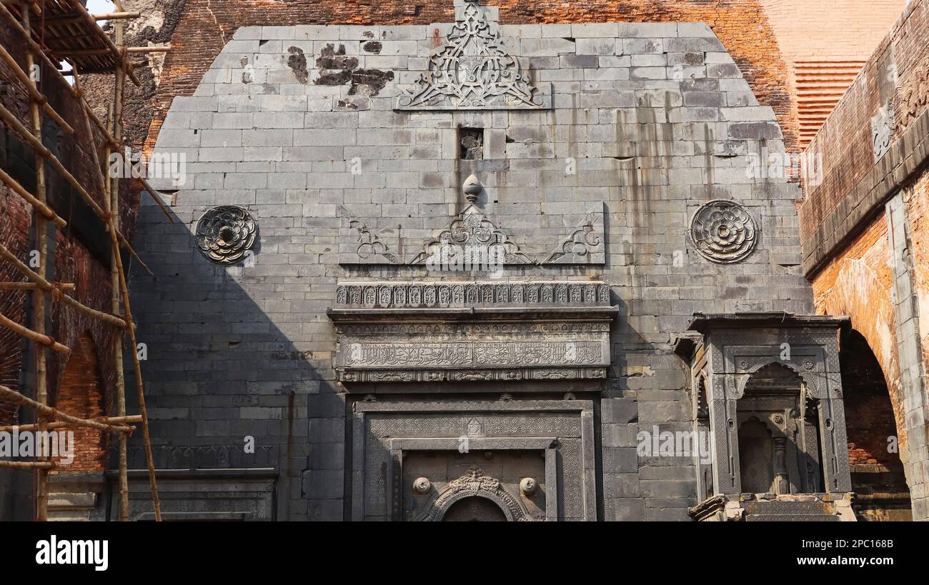 Pierre de prière du musulman à l'intérieur de la mosquée d'Adina, Adina, Bengale-Occidental, Inde. Banque D'Images
