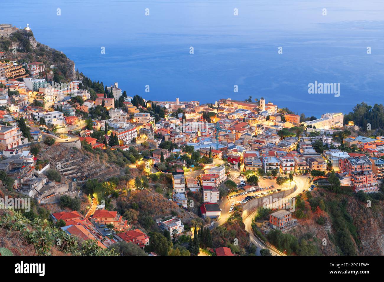 Taormina, Sicile, Italie ville historique au crépuscule. Banque D'Images