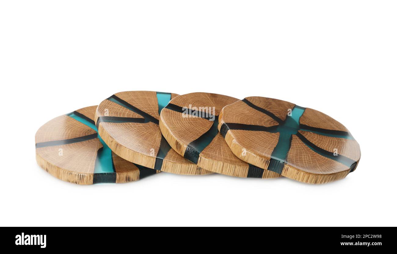 Dessous de verre en bois élégant sur fond blanc Banque D'Images