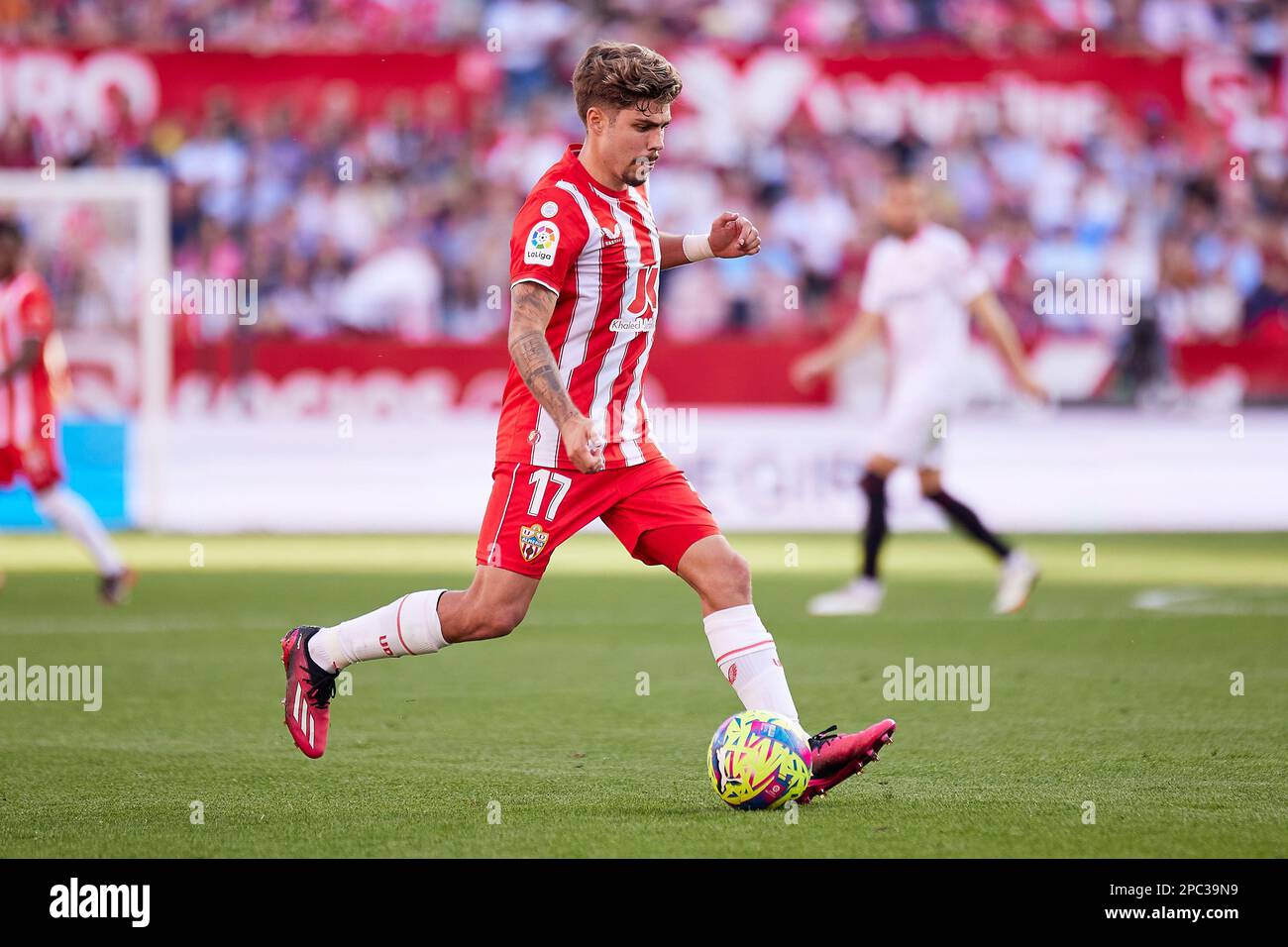 Séville, Espagne. 12th mars 2023. Alejandro Pozo (17) d'Almeria vu pendant le match LaLiga Santander entre Sevilla FC et Almeria à l'Estadio Ramon Sanchez Pizjuan à Séville. (Crédit photo : Gonzales photo/Alamy Live News Banque D'Images