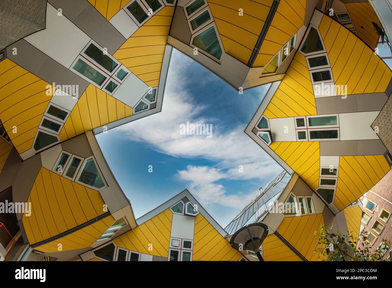 Rotterdam, pays-Bas - 4 mai 2017: Vue sur la belle architecture des maisons de cube à Rotterdam Banque D'Images