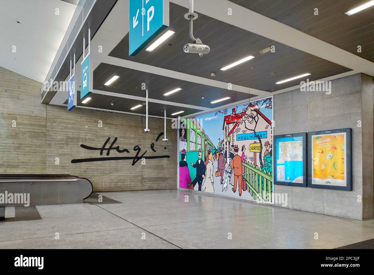 Bruxelles, Belgique - 03 juillet 2019 : le mur Tintin est situé à l'intérieur de la gare Bruxelles-Sud (Gare de Bruxelles-midi). Le mur illu Banque D'Images