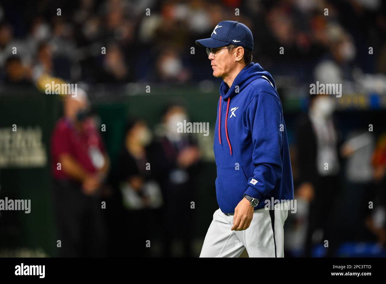 (230313) -- TOKYO, 13 mars 2023 (Xinhua) -- le directeur de la Corée du Sud, Lee Kang Chul, est vu avant le match de billard B entre la Chine et la Corée du Sud de la Classique mondiale de baseball 2023 au Tokyo Dome à Tokyo, Japon, 13 mars 2023. (Xinhua/Zhang Xiaoyu) Banque D'Images