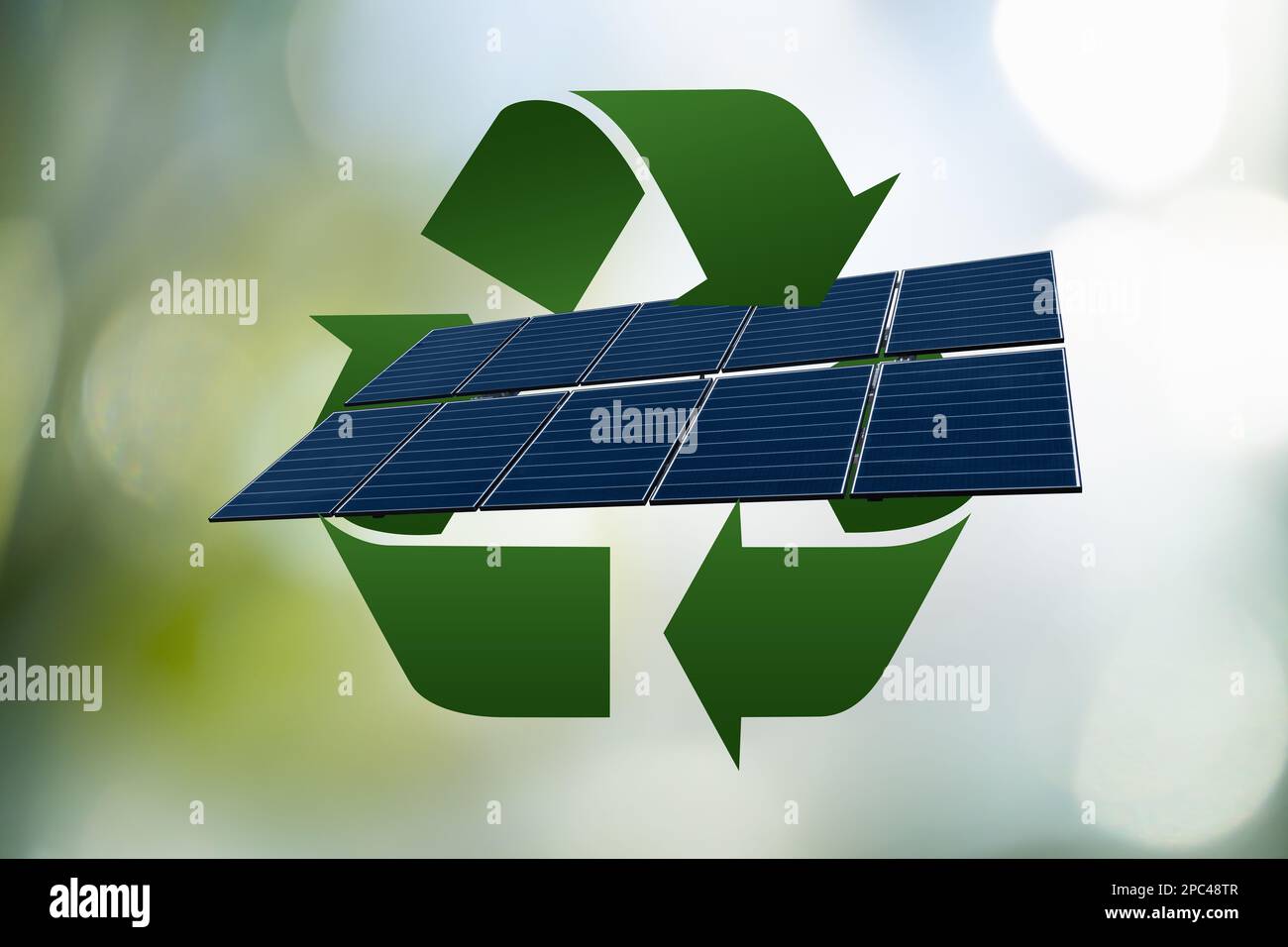 Panneau solaire avec symbole de recyclage vert. Banque D'Images