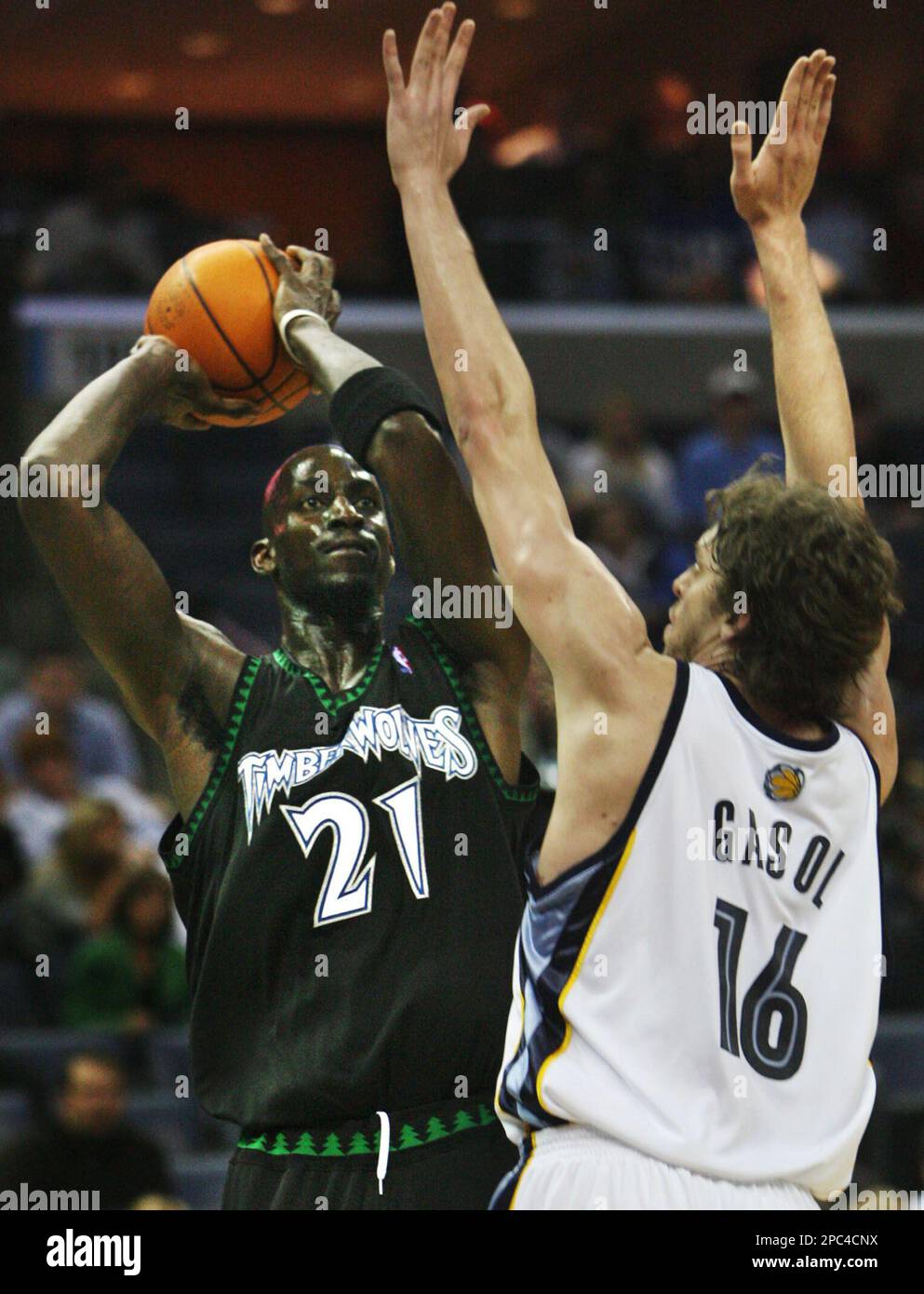 Houston Rockets' Brad Miller during the first half of an NBA basketball  game Wednesday, April 13, 2011 in Minneapolis. (AP Photo/Jim Mone Stock  Photo - Alamy