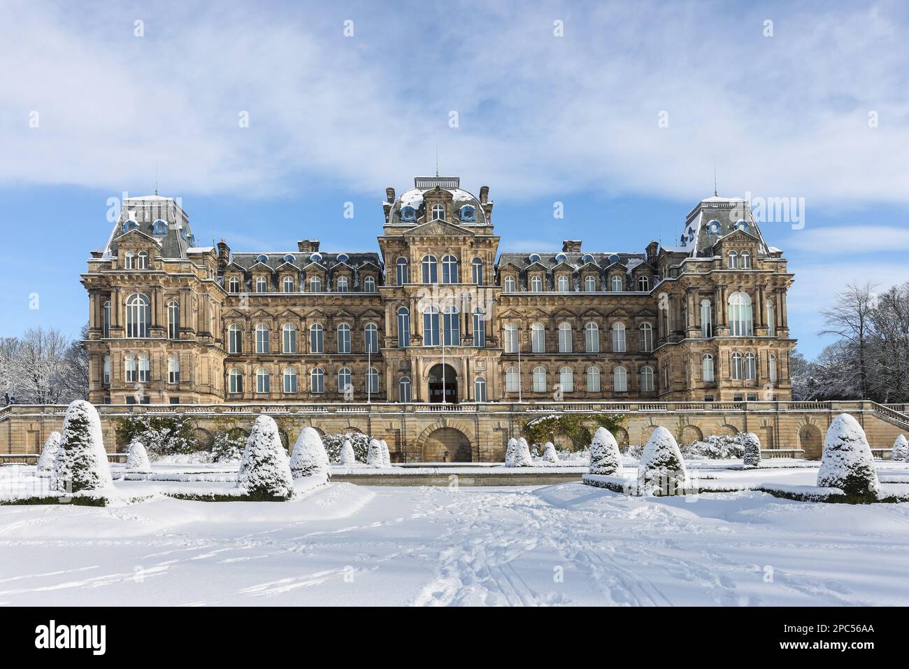 The Bowes Museum in Winter, Barnard Castle, Teesdale, comté de Durham, Royaume-Uni Banque D'Images