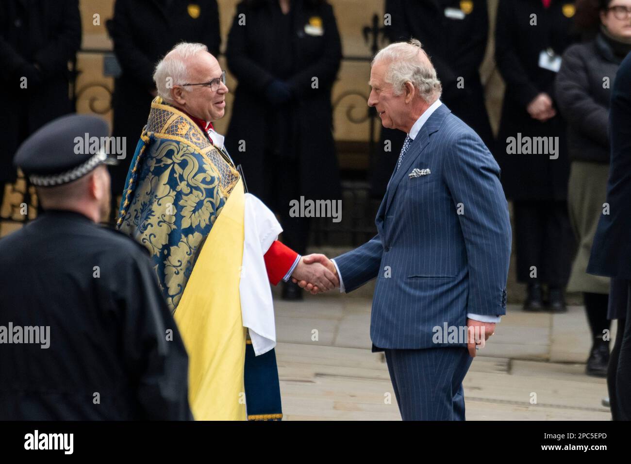 Londres, Royaume-Uni. 13 mars 2023. Le roi Charles arrive pour le Commonwealth Service à l'abbaye de Westminster qui a lieu depuis 1972 et célèbre les peuples et les cultures des 54 nations du Commonwealth. C'est le premier service auquel assiste le roi Charles, après le décès de la reine Elizabeth II Credit: Stephen Chung / Alamy Live News Banque D'Images
