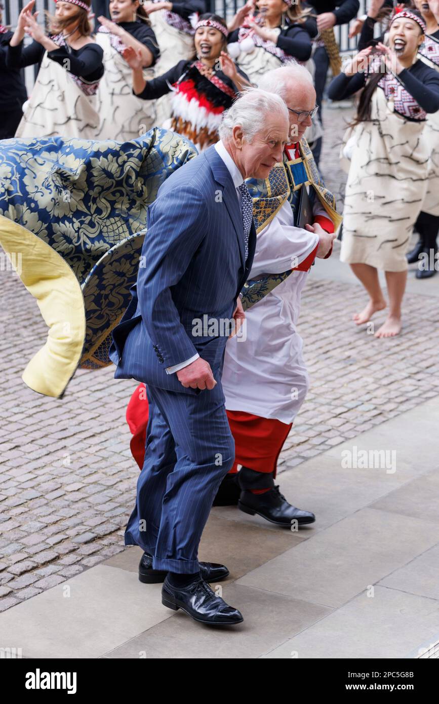 Le roi Charles III arrive pour le Commonwealth Day Service annuel à l'abbaye de Westminster à Londres. Date de la photo: Lundi 13 mars 2023. Banque D'Images