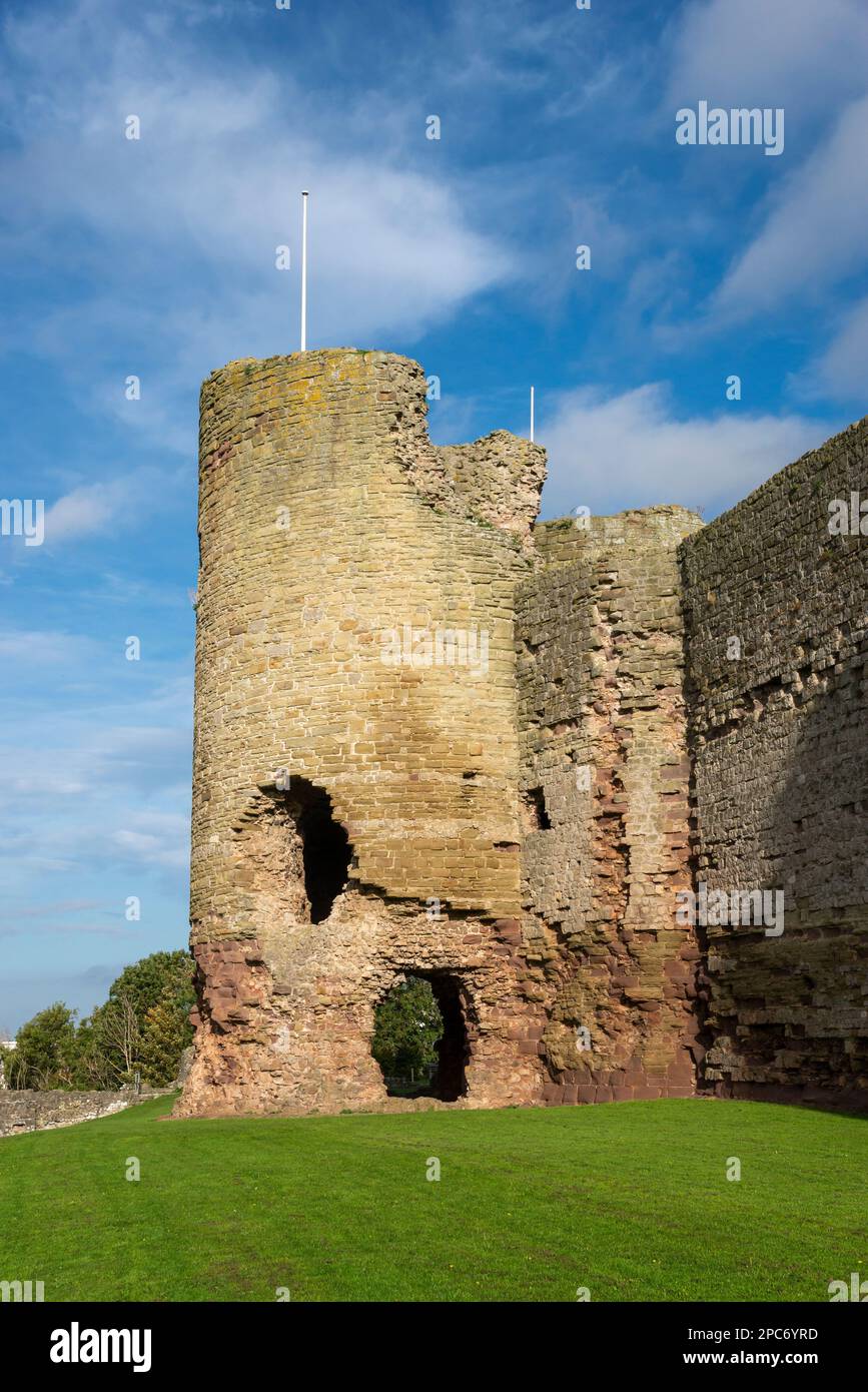 La Tour Sud au château de Rhuddlan, Denbighshire, au nord du pays de Galles. Banque D'Images