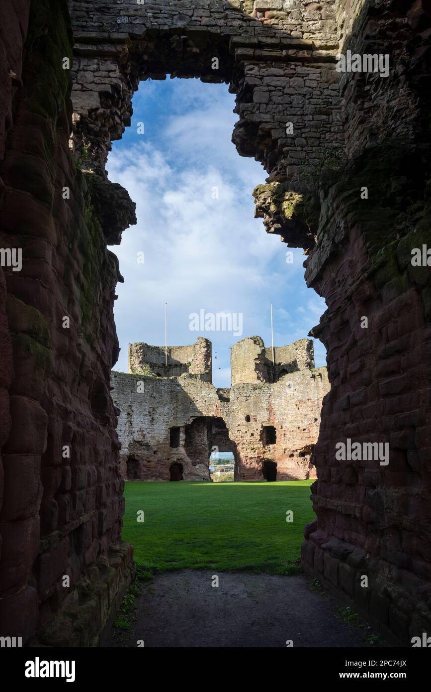 Le East Gatehouse au château de Rhuddlan, Denbighshire, au nord du pays de Galles. Banque D'Images