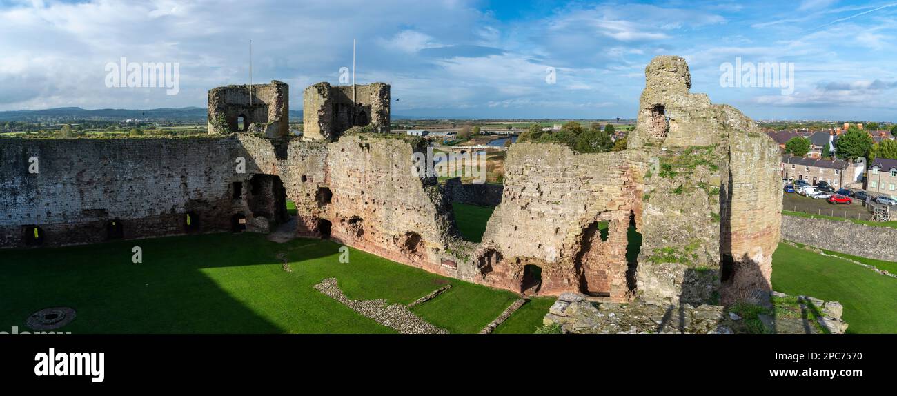 Château de Rhuddlan, Denbighshire, pays de Galles du Nord. Banque D'Images