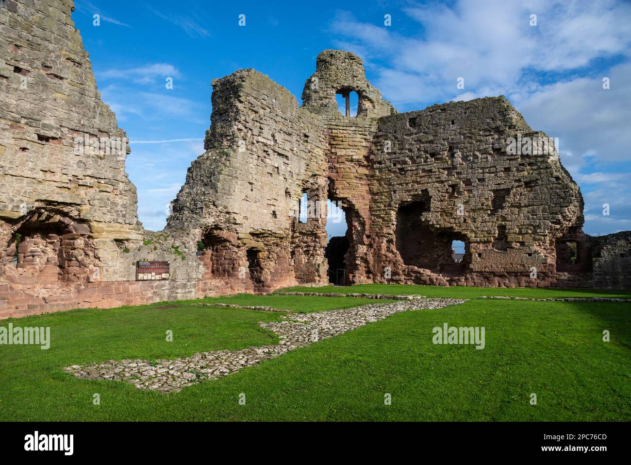 Quartier intérieur du château de Rhuddlan, Denbighshire, pays de Galles du Nord. Banque D'Images