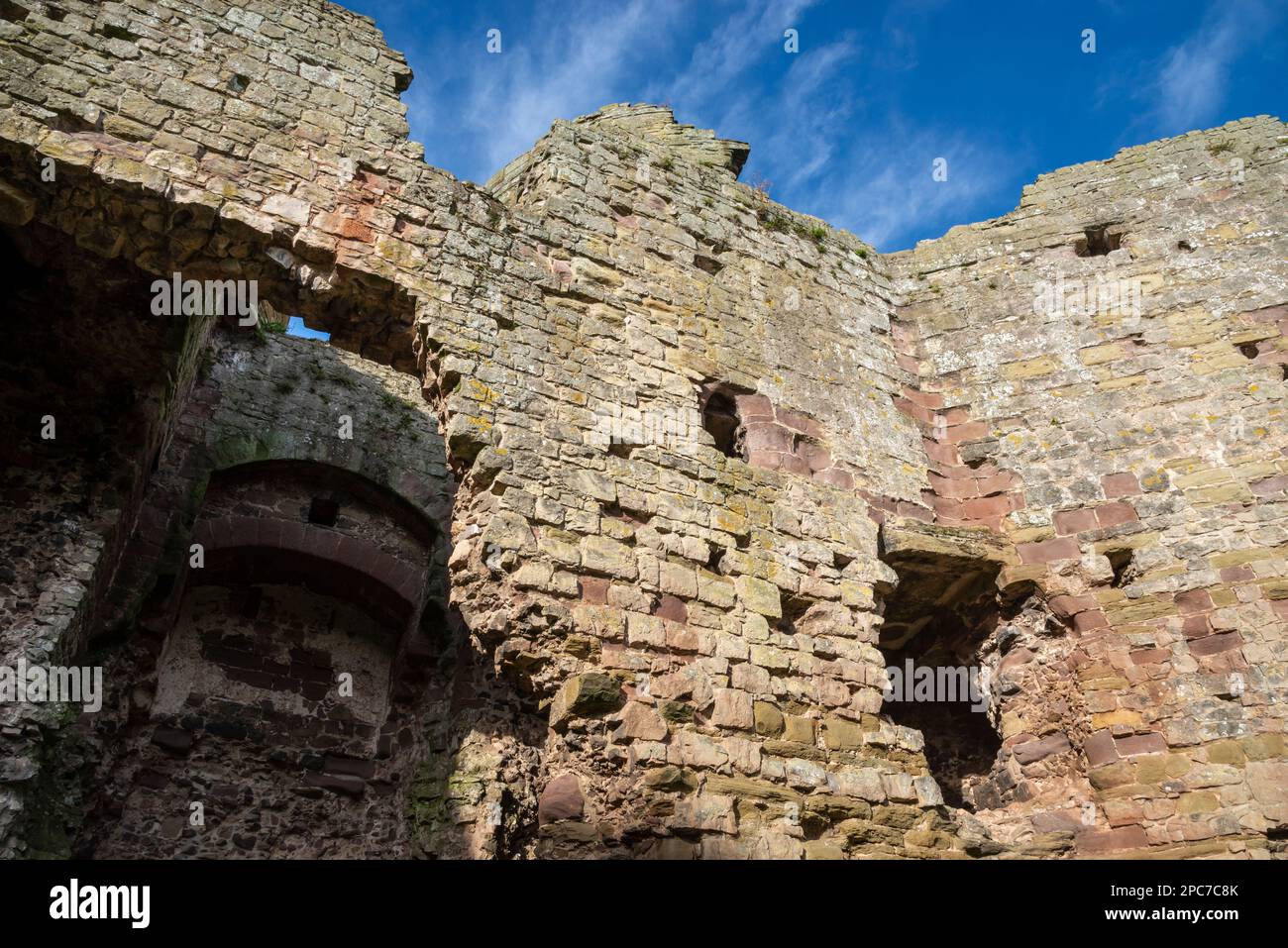 Château de Rhuddlan, Denbighshire, pays de Galles du Nord. Banque D'Images